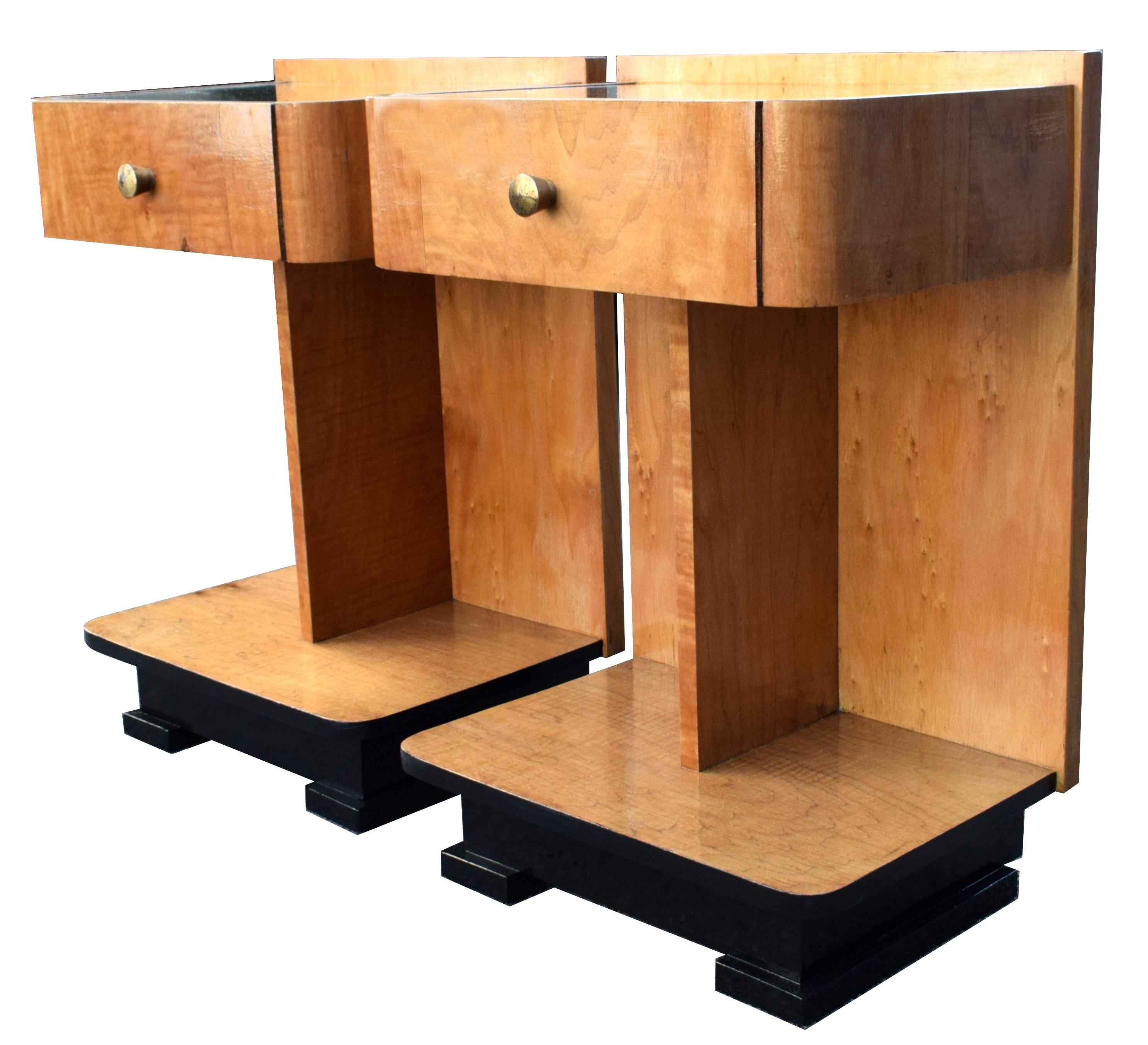 Matching pair of original 1930s Art Deco bedside nightstands. These have a great modernist feel and are an ideal size for modern use. They are mid tone blonde Beech veneer in colour so ideal for lighter or darker bedroom settings/ woods. Both have