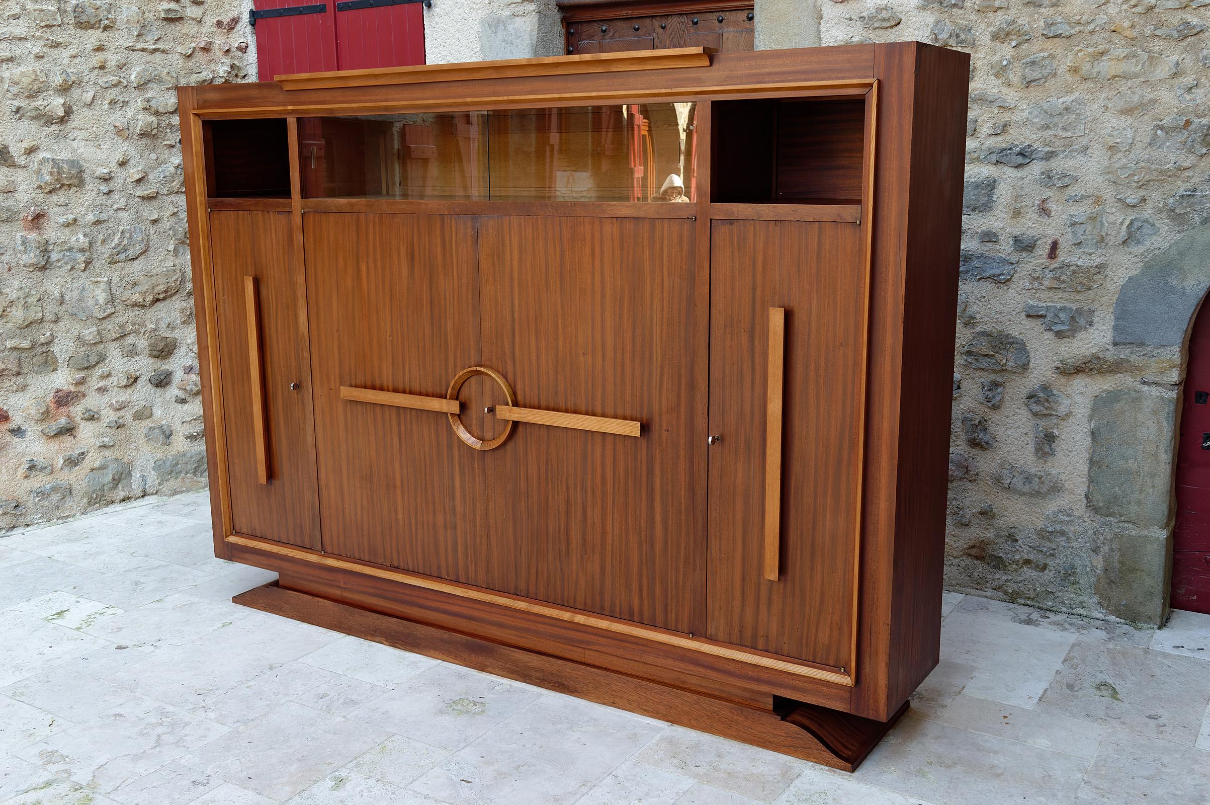 Modernist Art Deco bookcase / cabinet, Attributed to Auguste Vallin, France In Good Condition For Sale In VÉZELAY, FR