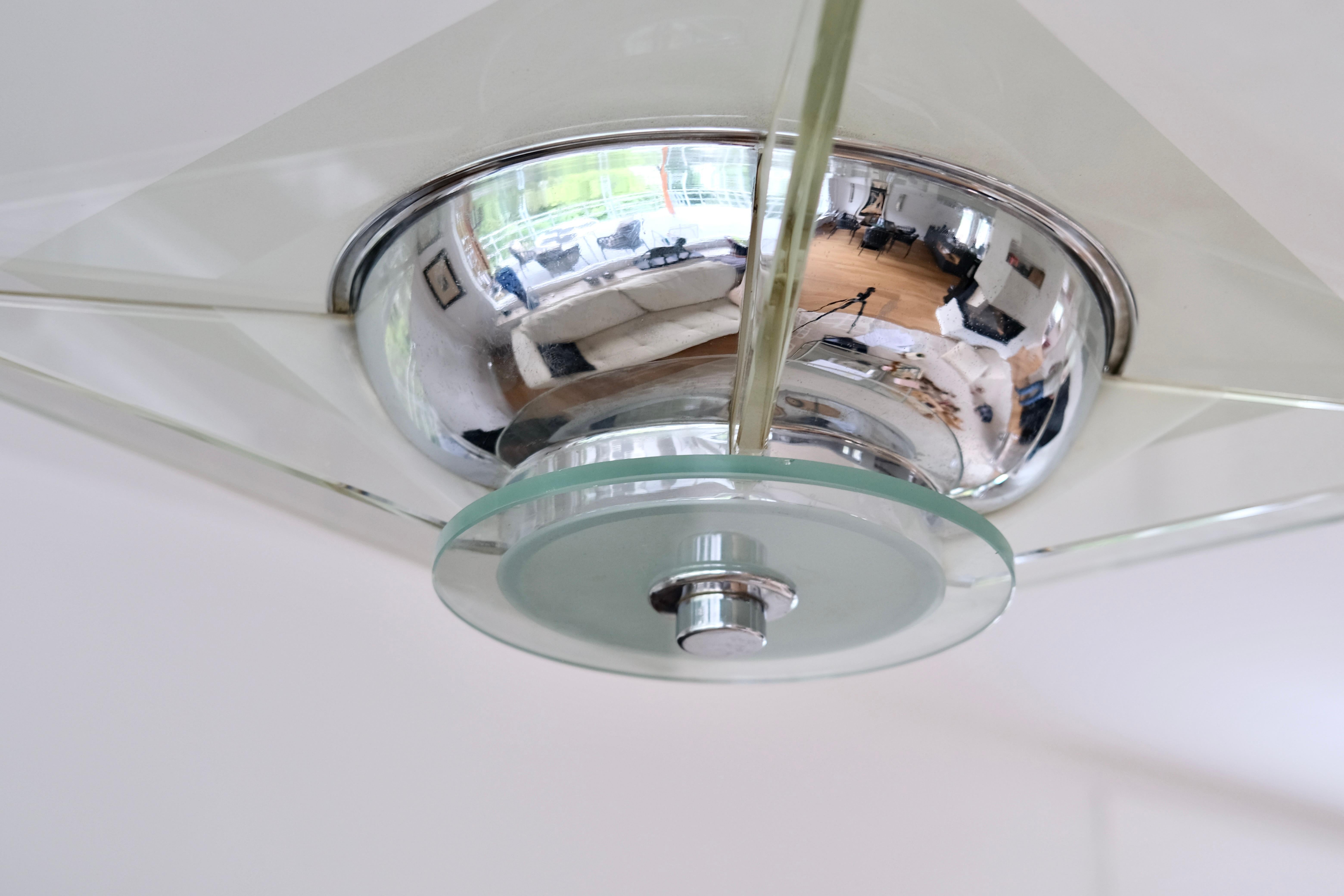 Lámpara de techo modernista Art Decó de cristal grueso y acabado cromado, Francia Años 30 en venta 1