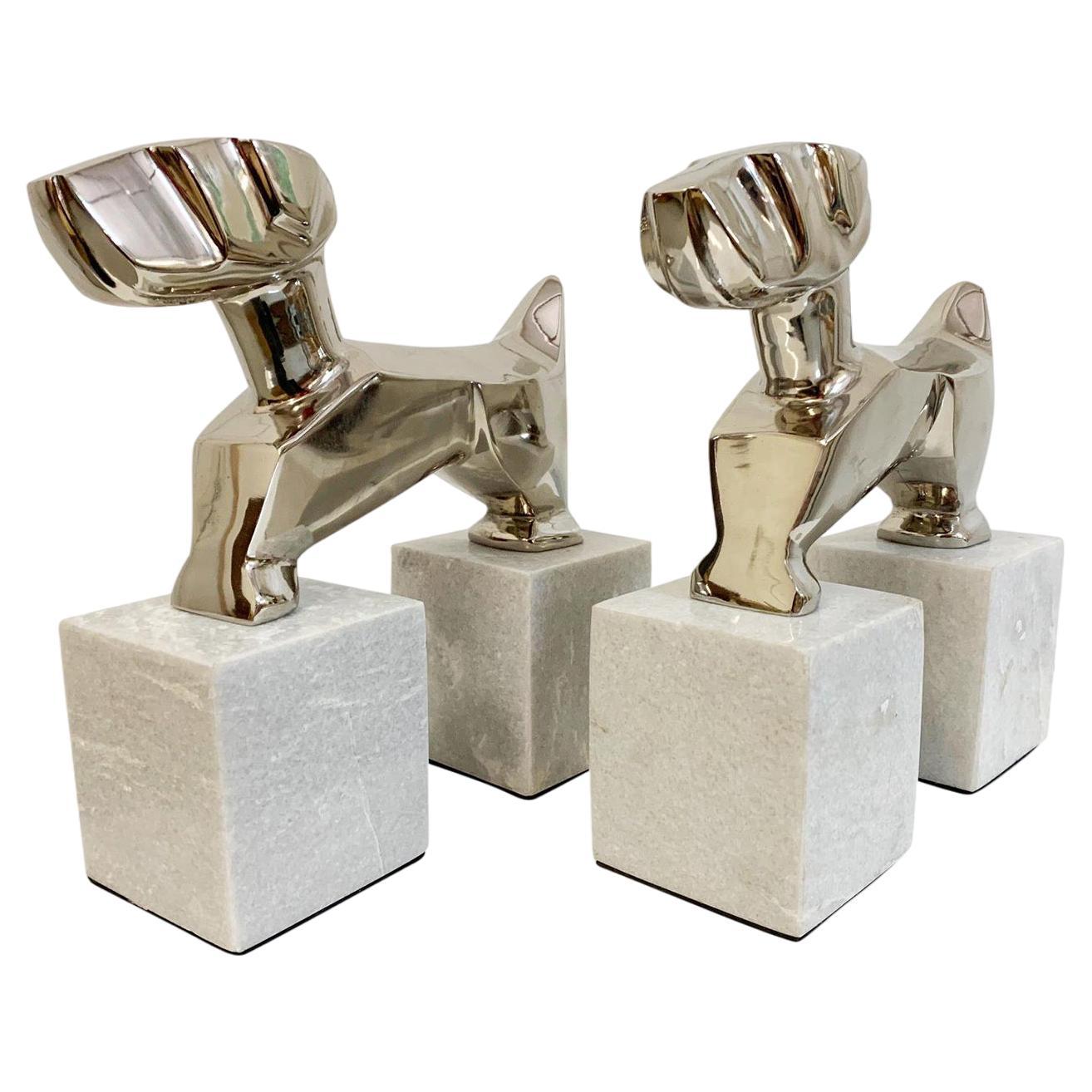 Statues de terriers Art Déco chromés modernistes à la manière de Nikolsky en vente