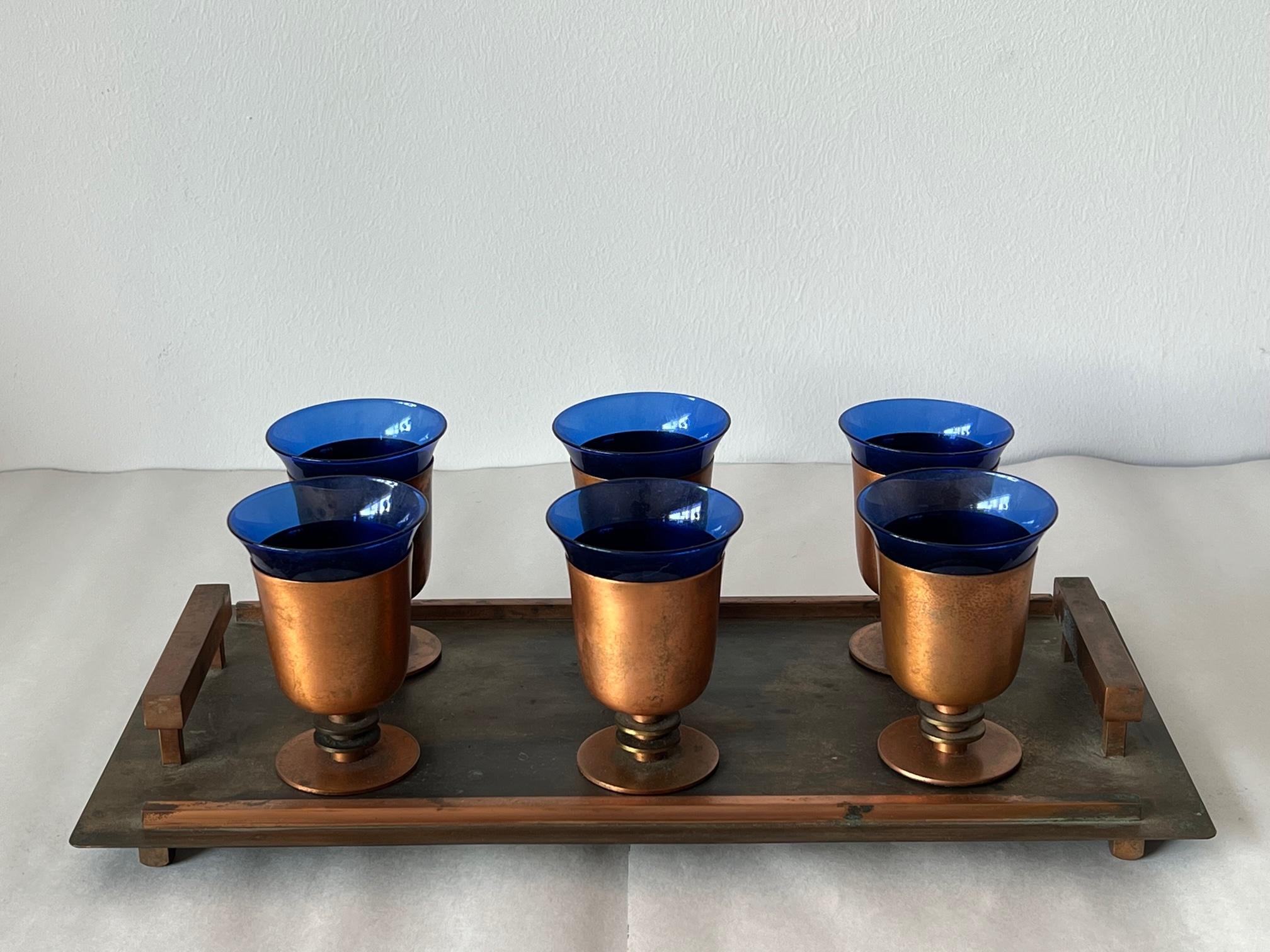 Américain Service à boissons Art Déco moderniste en verre cobalt et cuivre en vente