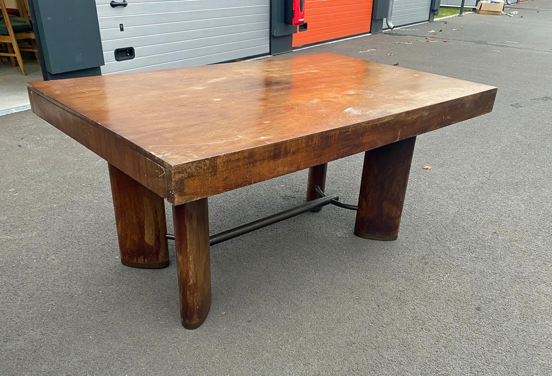 Modernist Art Deco Desk or Table in Walnut, Metal Spacer and Shoe, circa 1930 In Good Condition For Sale In Saint-Ouen, FR