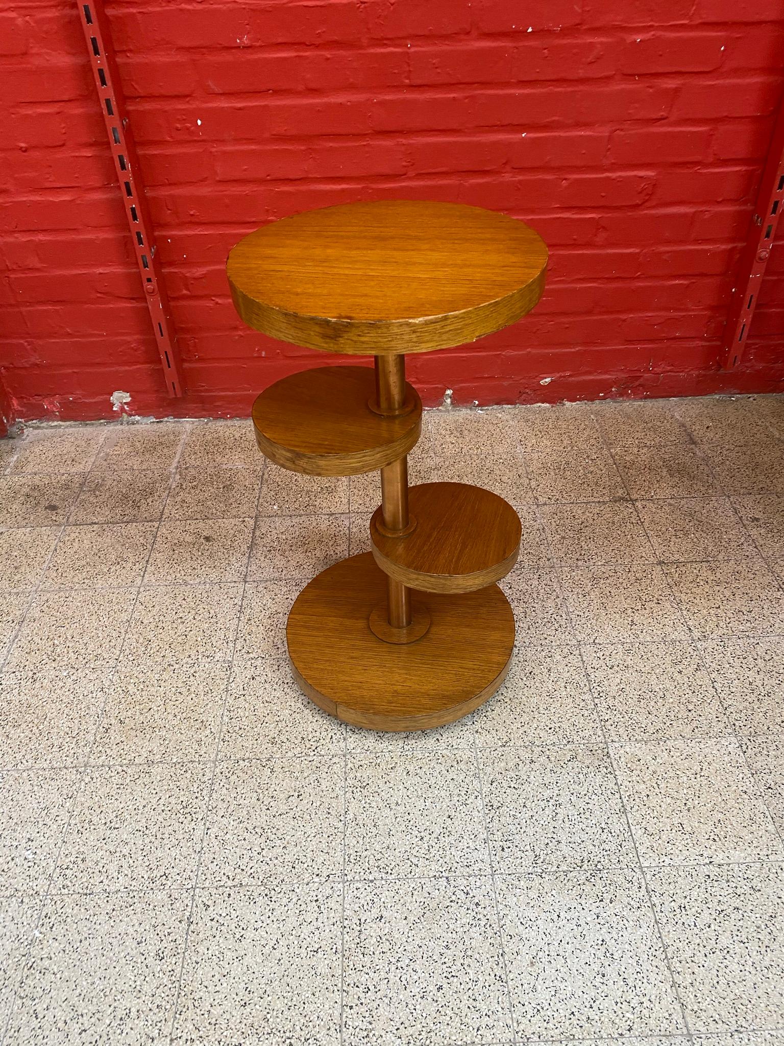 Guéridon modernista Art Déco in impiallacciatura di Oak e ottone ramato del 1930 circa.