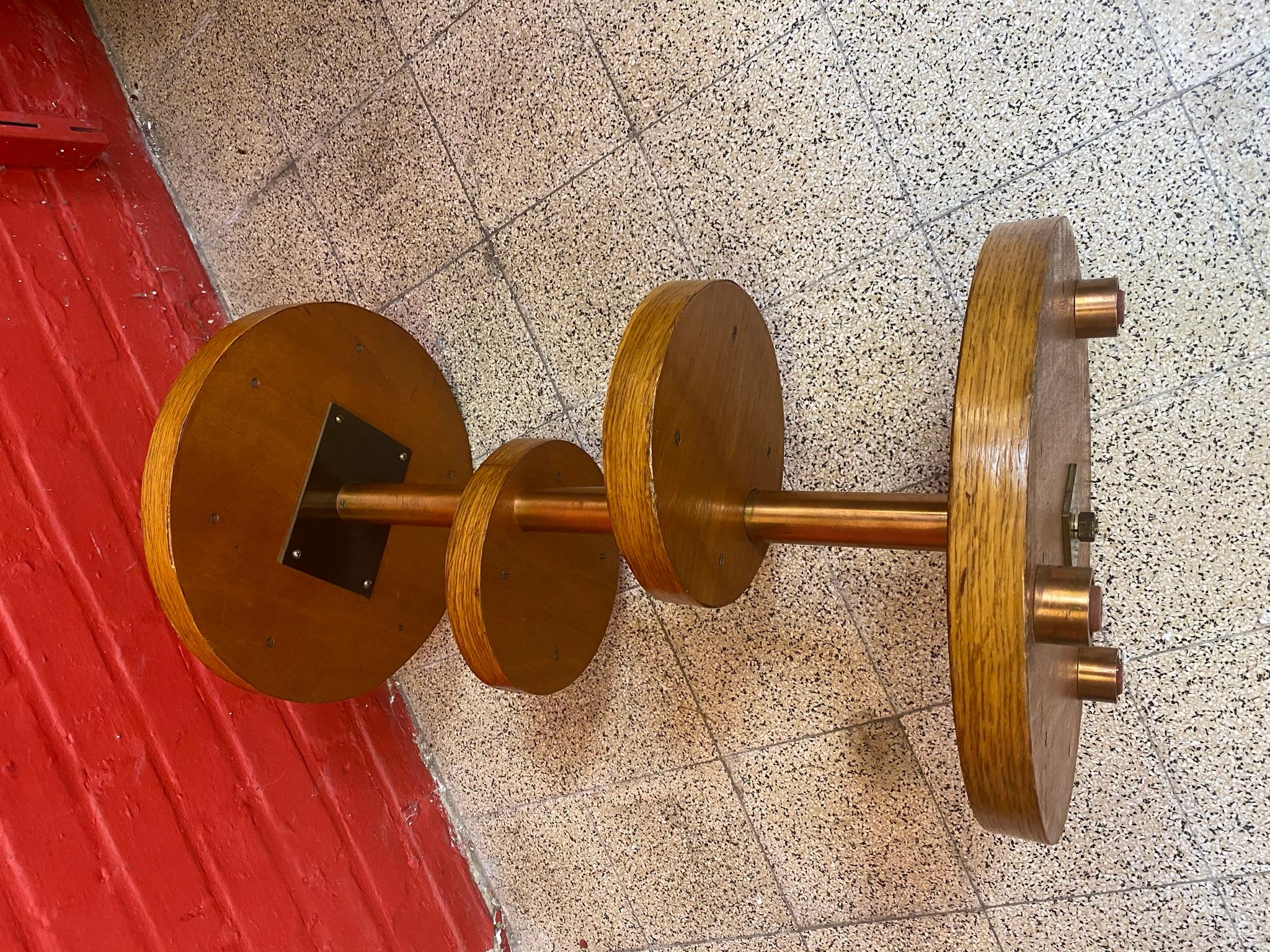 Guéridon modernista Art Déco in impiallacciato di Oak e ottone ramato, circa 1930 in vendita 1
