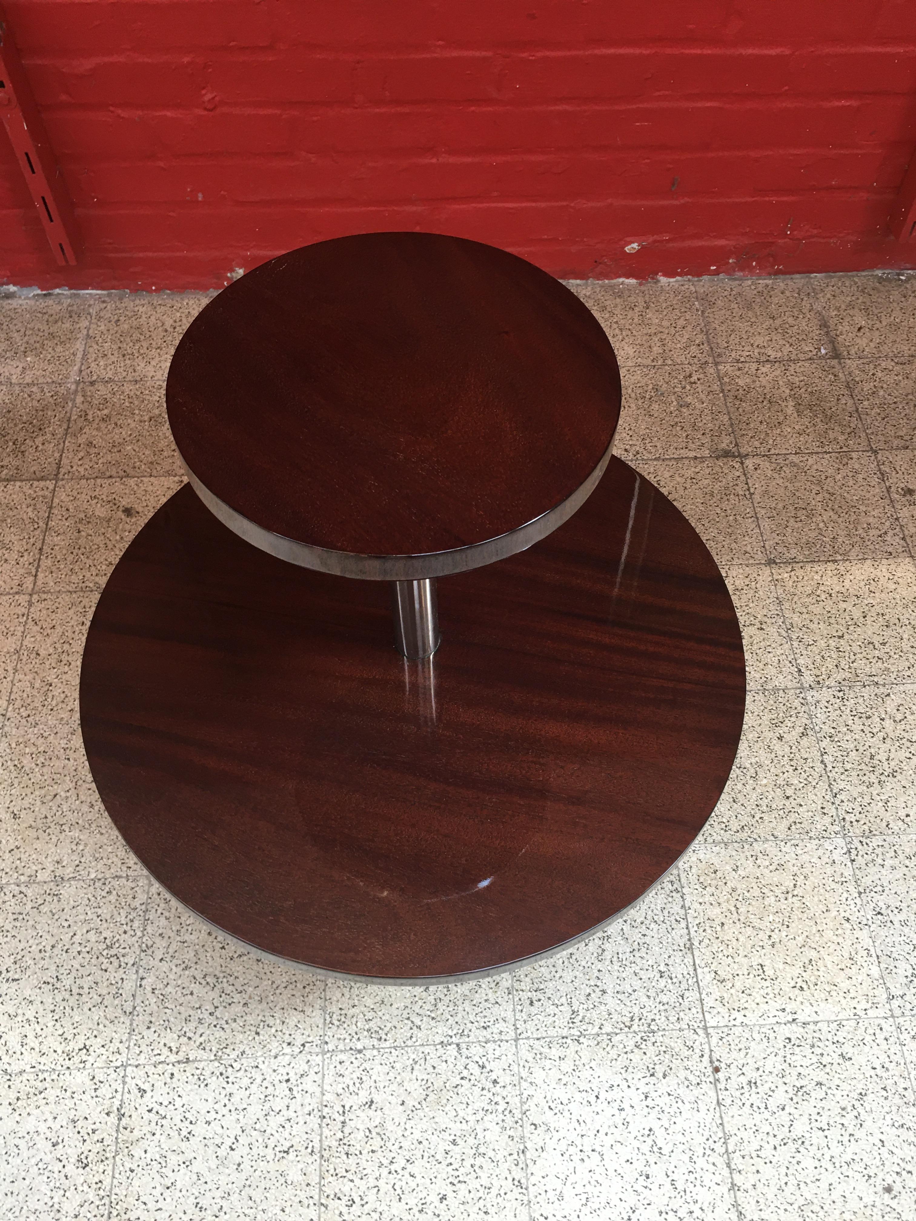 Modernist Art Deco Gueridon in Walnut Veneer and Chrome, circa 1930  In Good Condition For Sale In Saint-Ouen, FR