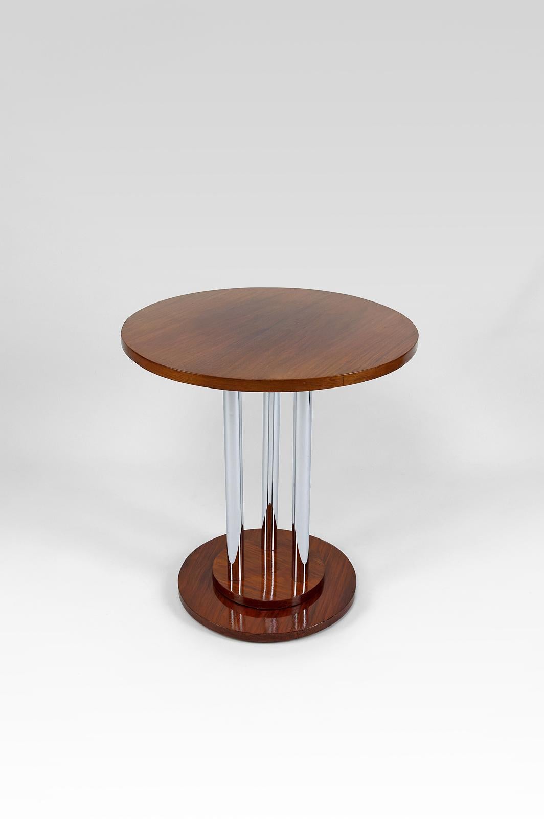 Modernist Art Deco pedestal table in walnut and chrome, France, Circa 1930 In Good Condition For Sale In VÉZELAY, FR