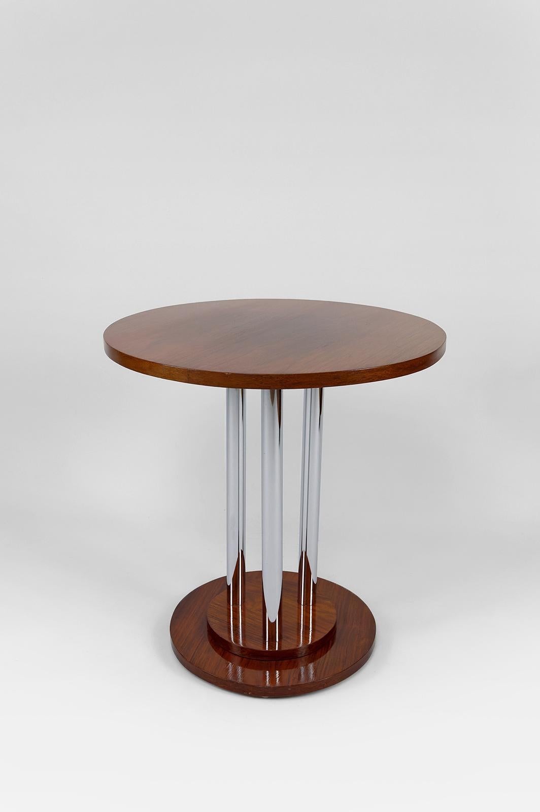Modernist Art Deco pedestal table in walnut and chrome, France, Circa 1930 For Sale 1