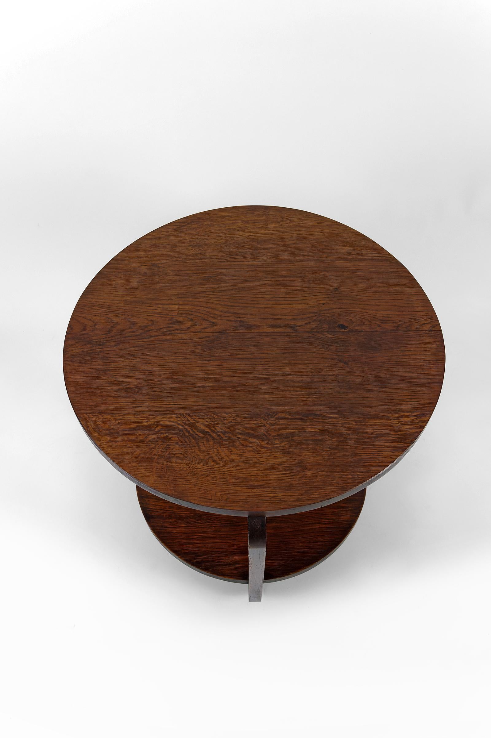 Modernist Art Deco round pedestal table in patinated oak, France, Circa 1930 For Sale 4