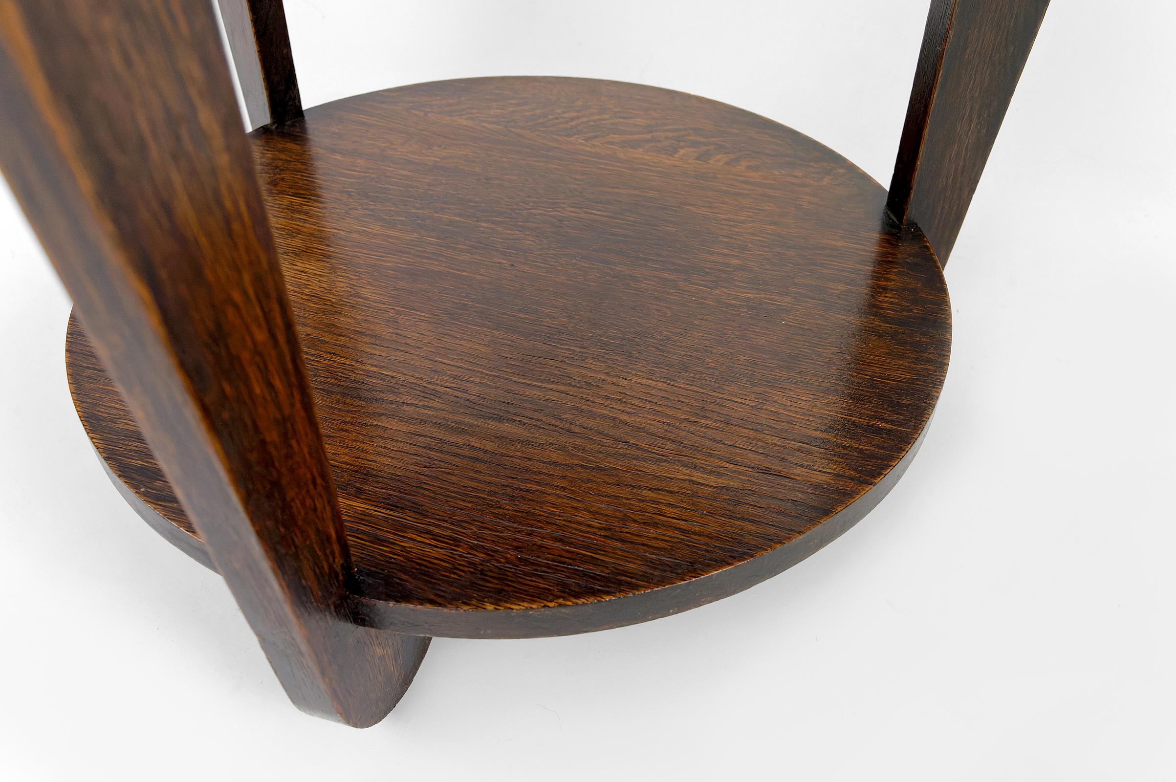 Modernist Art Deco round pedestal table in patinated oak, France, Circa 1930 For Sale 5