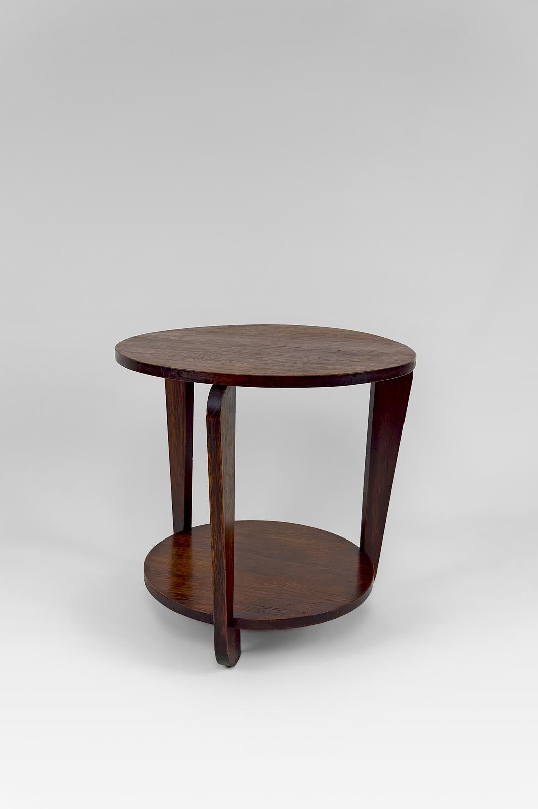 Wood Modernist Art Deco round pedestal table in patinated oak, France, Circa 1930 For Sale