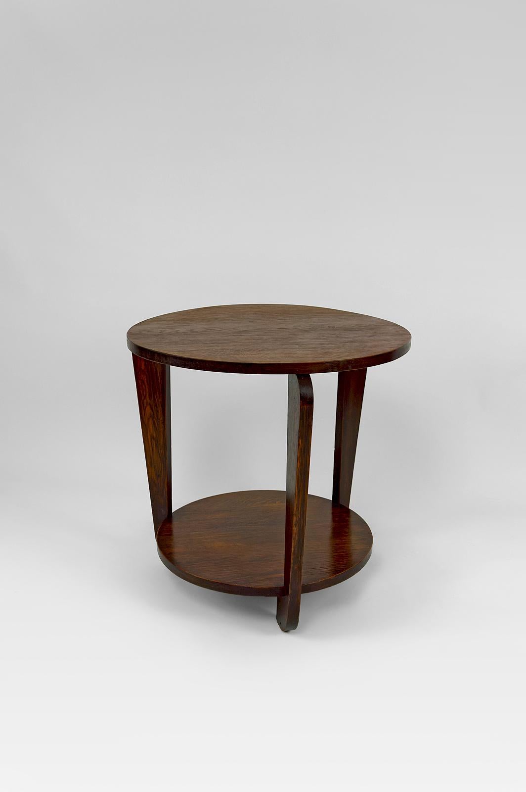 Modernist Art Deco round pedestal table in patinated oak, France, Circa 1930 For Sale 1