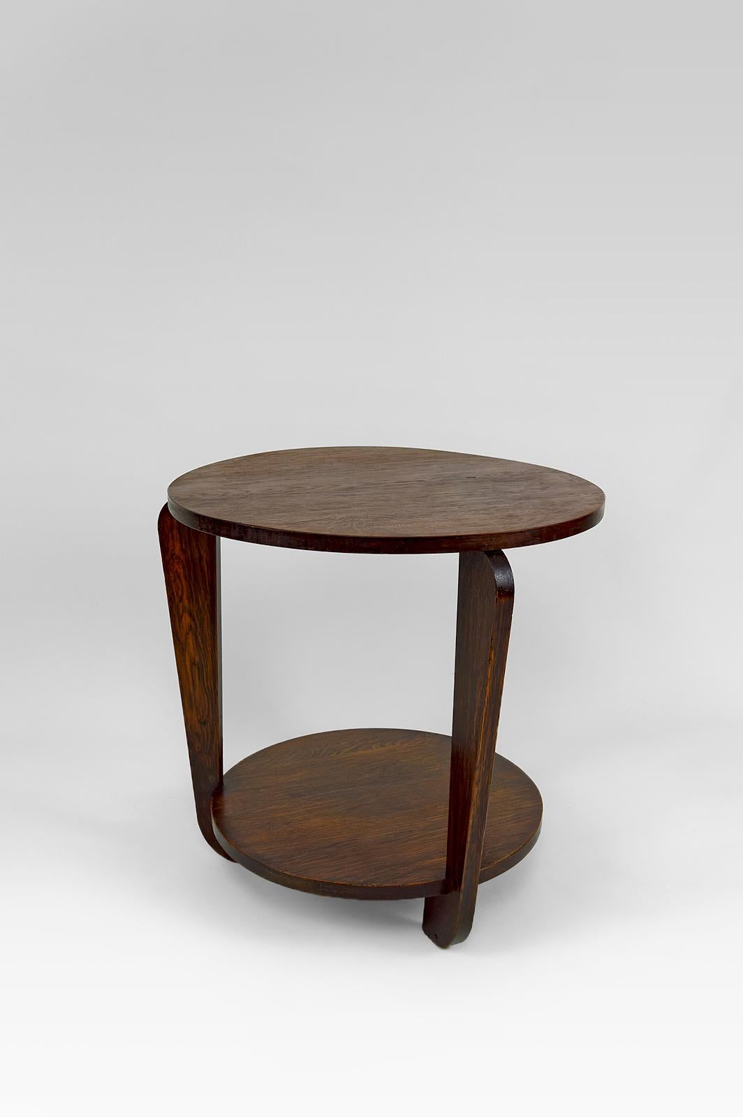 Modernist Art Deco round pedestal table in patinated oak, France, Circa 1930 For Sale 2
