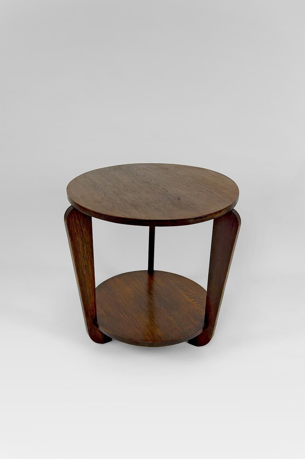 Modernist Art Deco round pedestal table in patinated oak, France, Circa 1930 For Sale 3