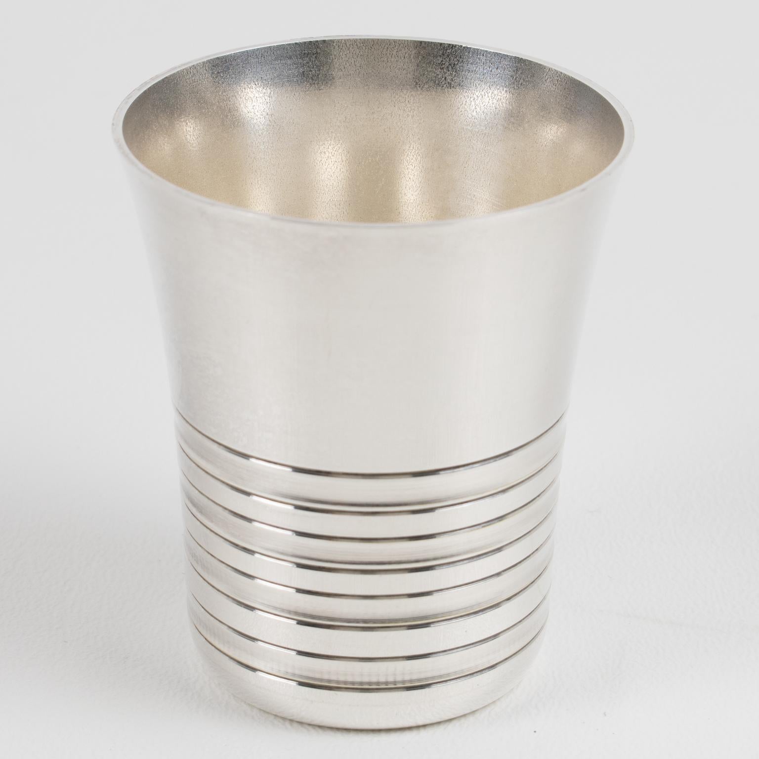 Milieu du XXe siècle Moderniste Art Deco Silver Plate Cocktail Cordial Cups or Shot Glasses, 6 pieces en vente