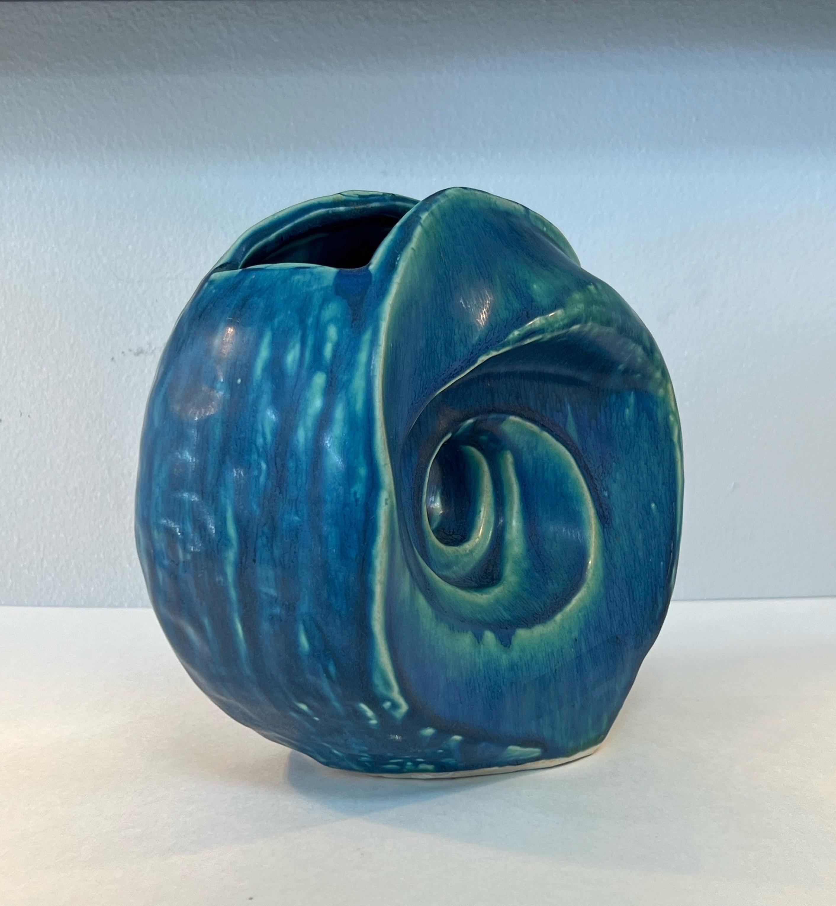 Modernist Art Deco Swirl Ceramic Vase In Good Condition For Sale In Miami, FL