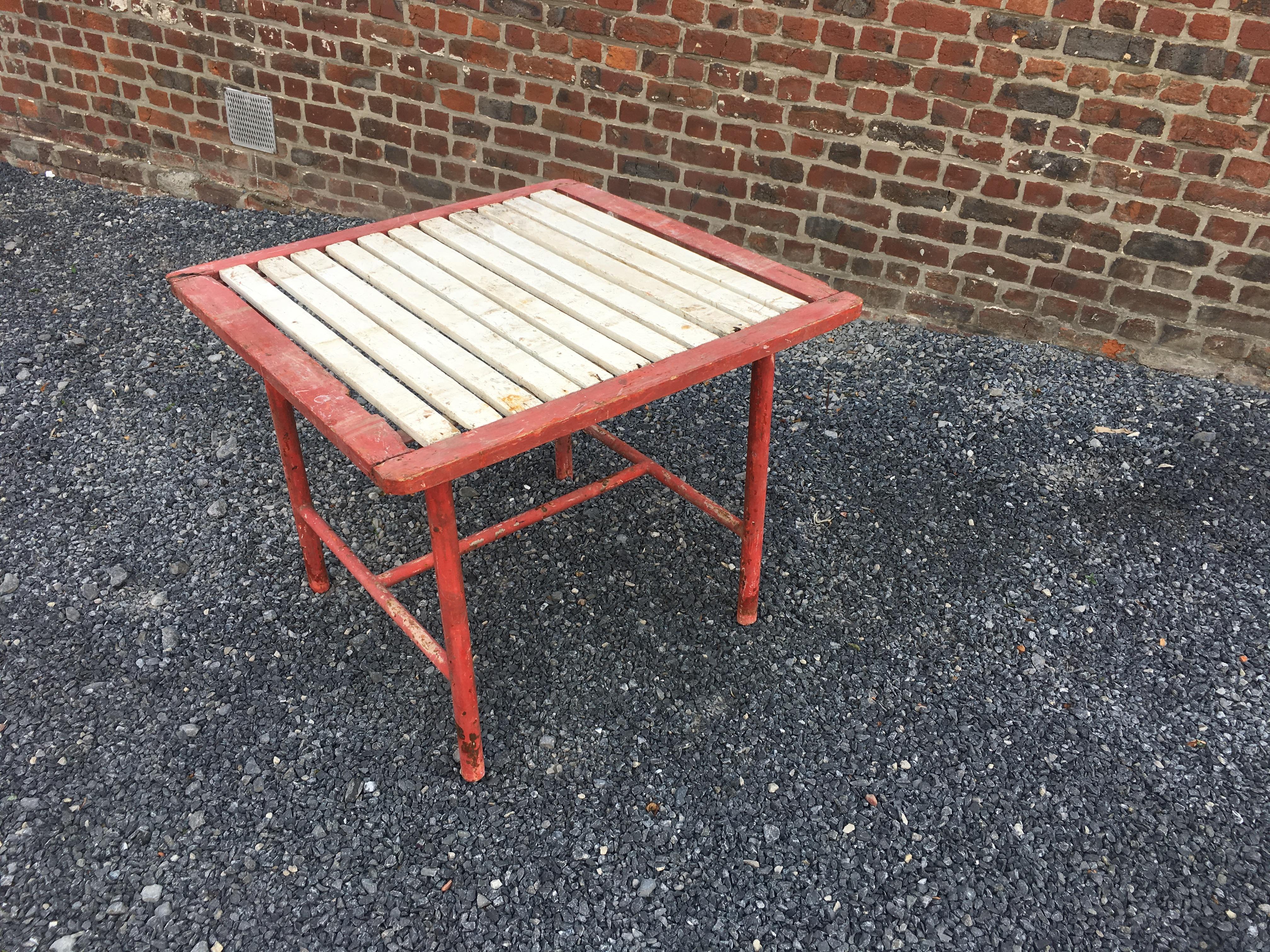 Modernistischer Art-Déco-Tisch im Stil von Robert Mallet Stevens im Zustand „Starke Gebrauchsspuren“ im Angebot in Saint-Ouen, FR