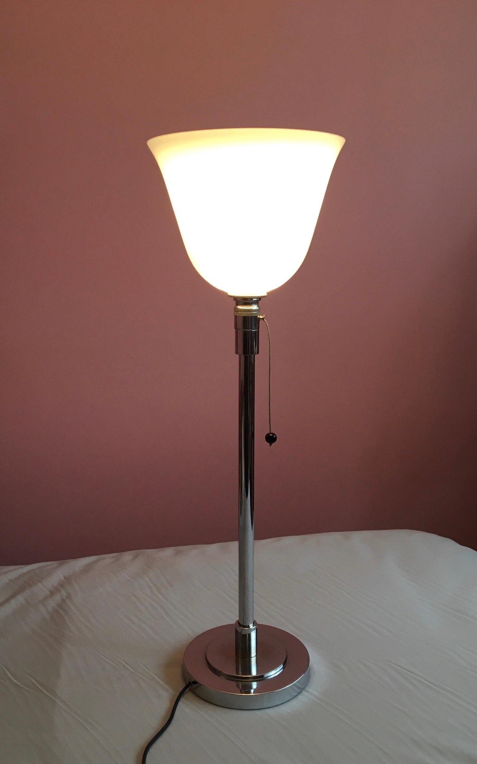 Large French Modernist lamp in the Bauhaus style of the 1930s art deco in chrome-plated brass with large opaline reflector by La Cie des Lampes, later Mazda.
The lamp is in good original condition, the pull switch system is on the socket.(bulb