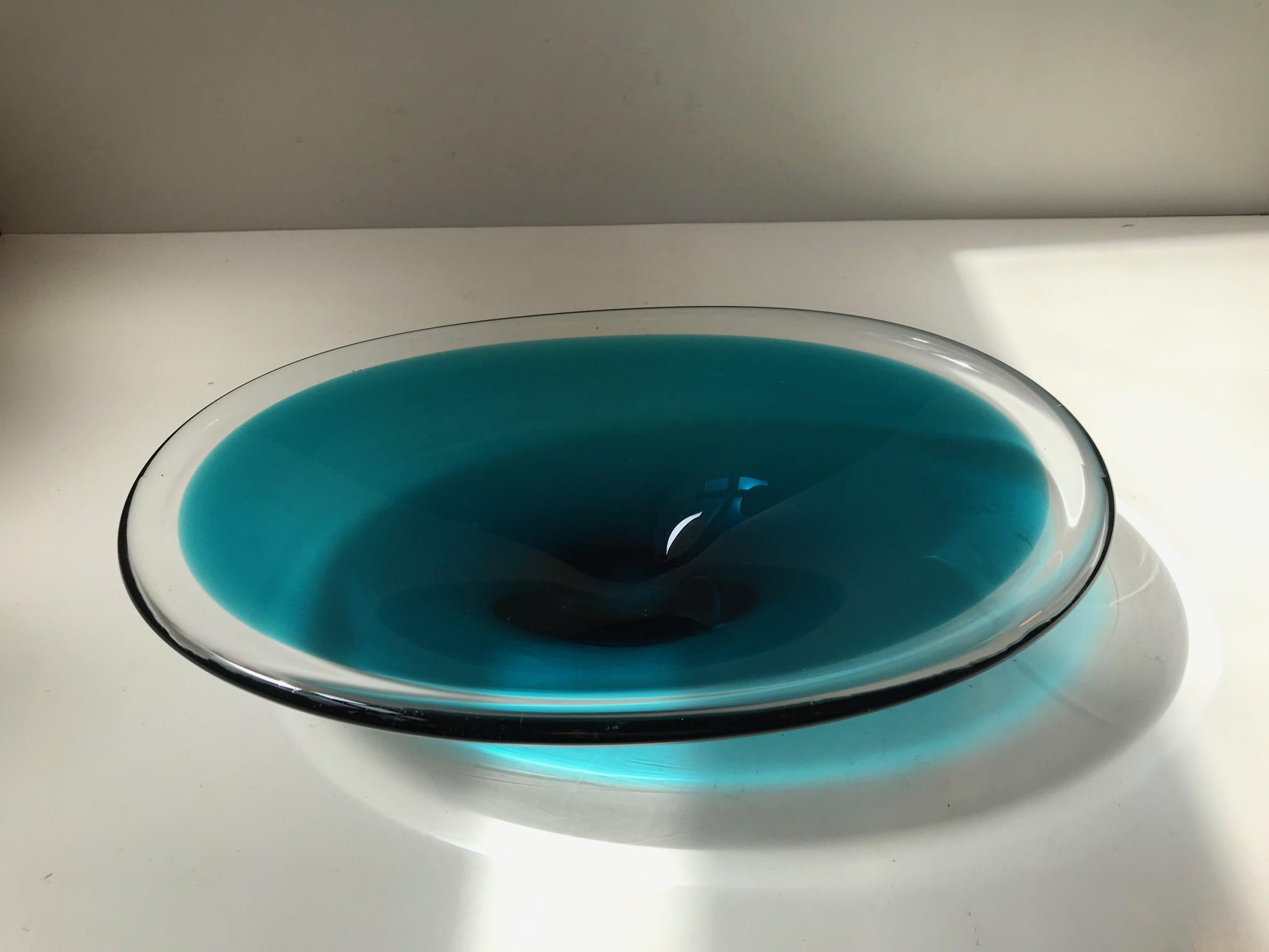 Striking aqua blue - turquoise summerso dish designed by Willy Johansson and manufactured by Hadeland in Norway during the 1960s.