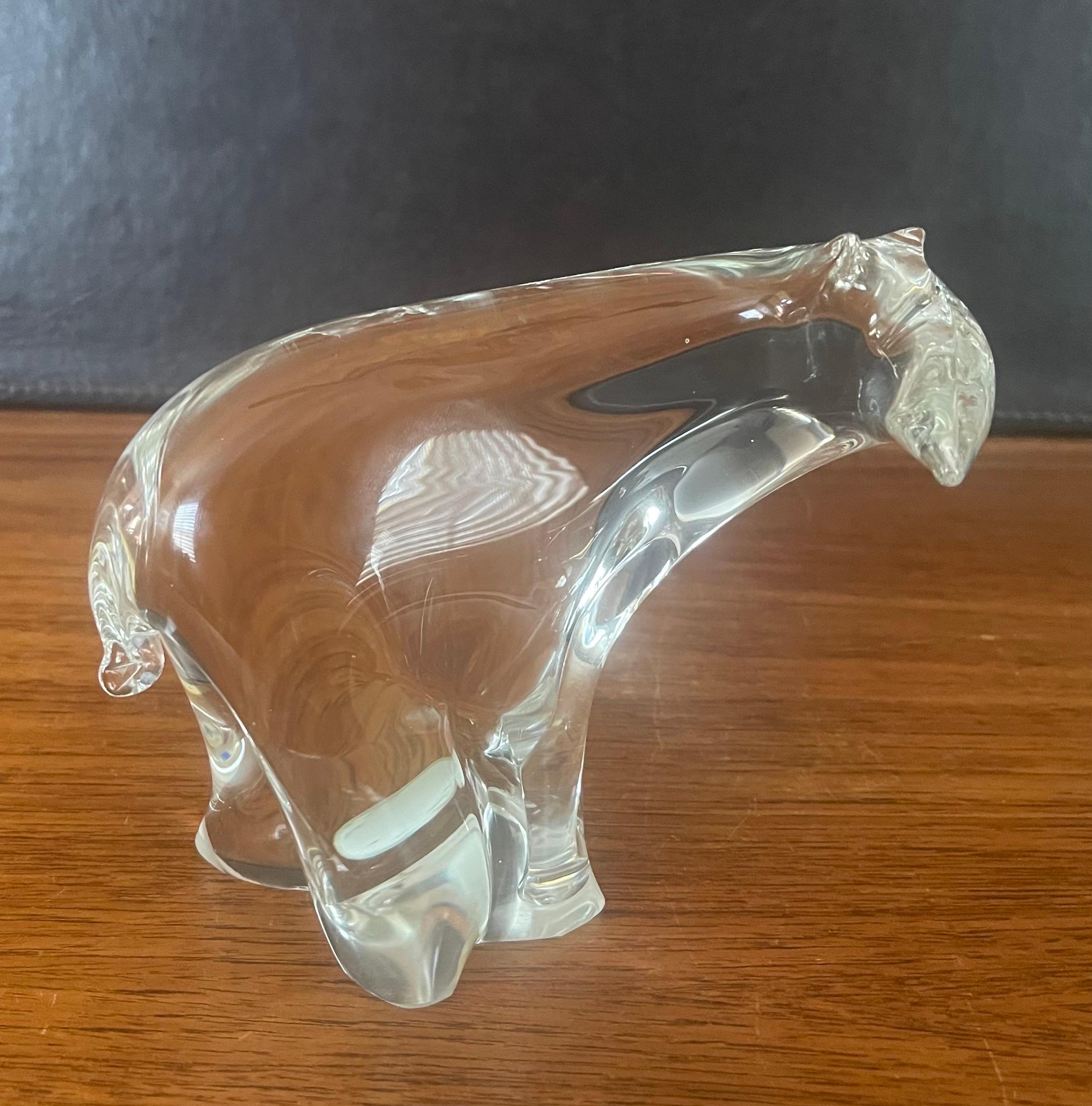 Sculpture d'ours polaire en verre d'art moderniste en vente 2