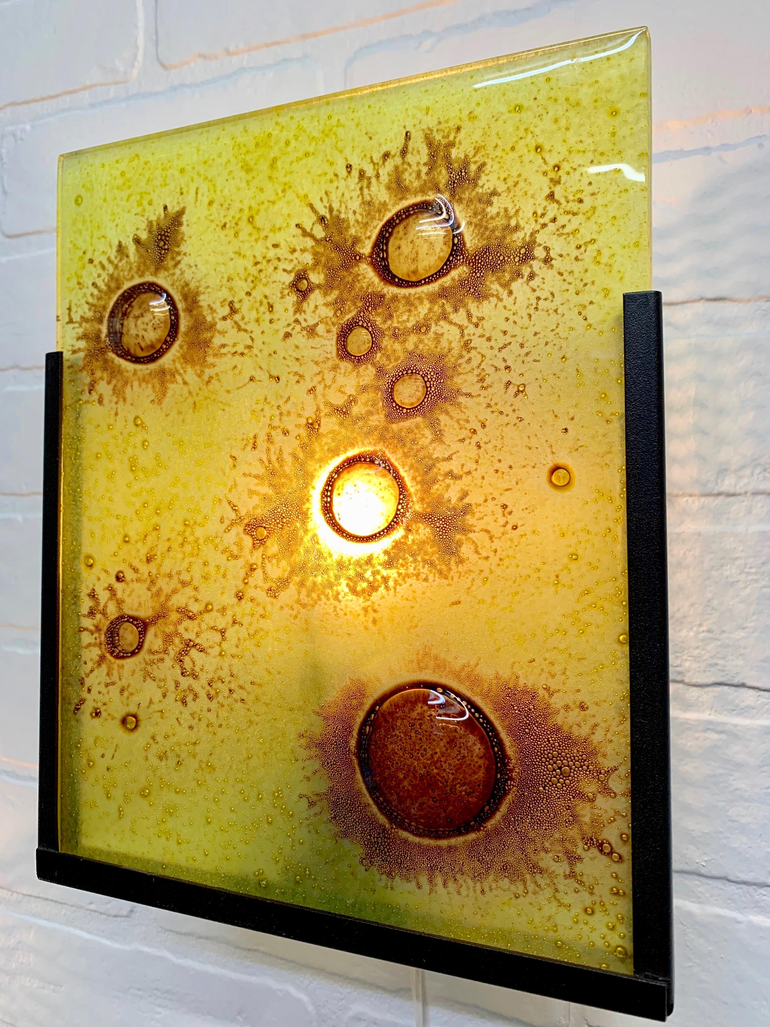 Appliques d'art modernistes à abat-jour en verre en vente 6