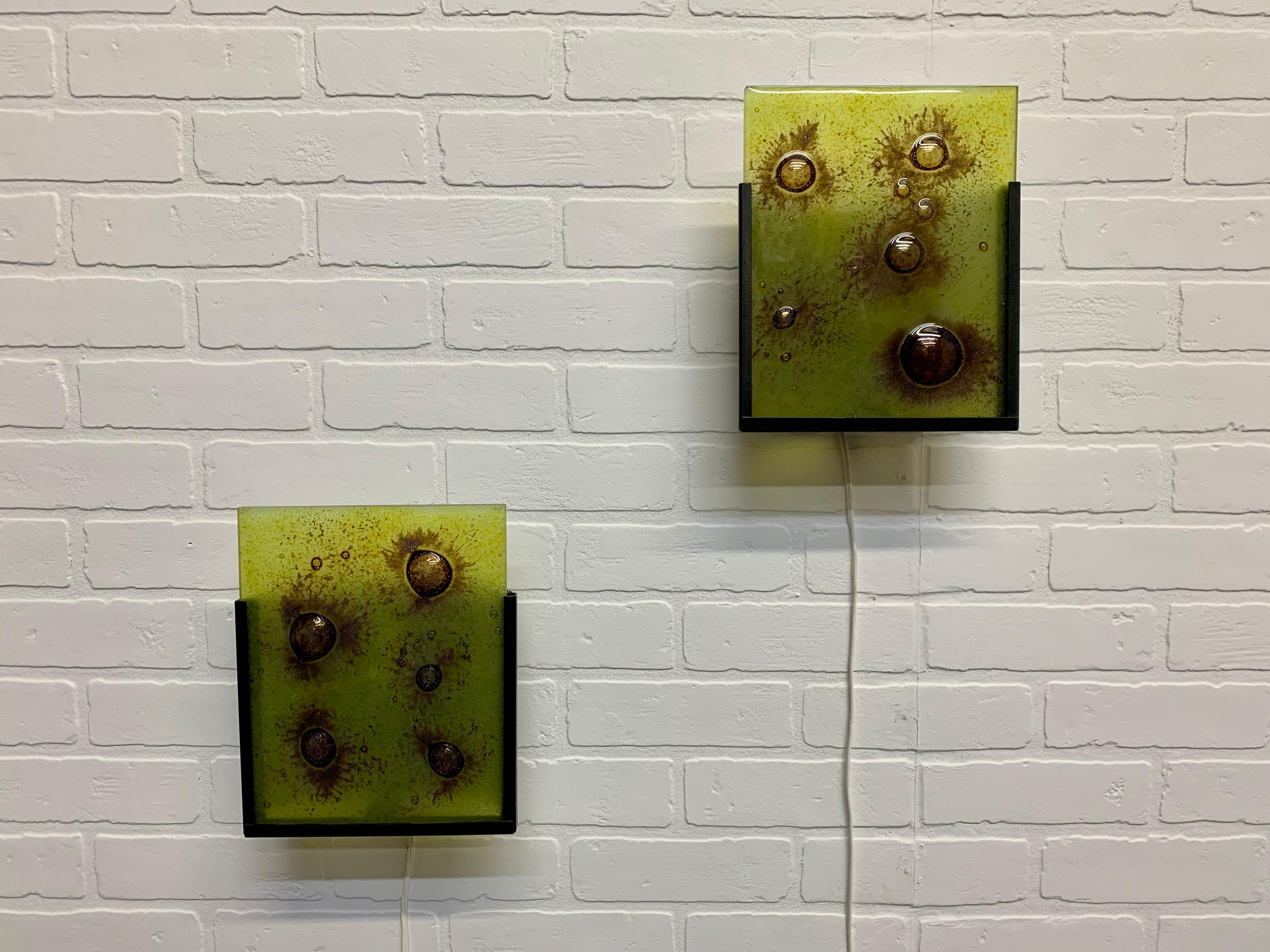 Appliques d'art modernistes à abat-jour en verre Excellent état - En vente à Denton, TX