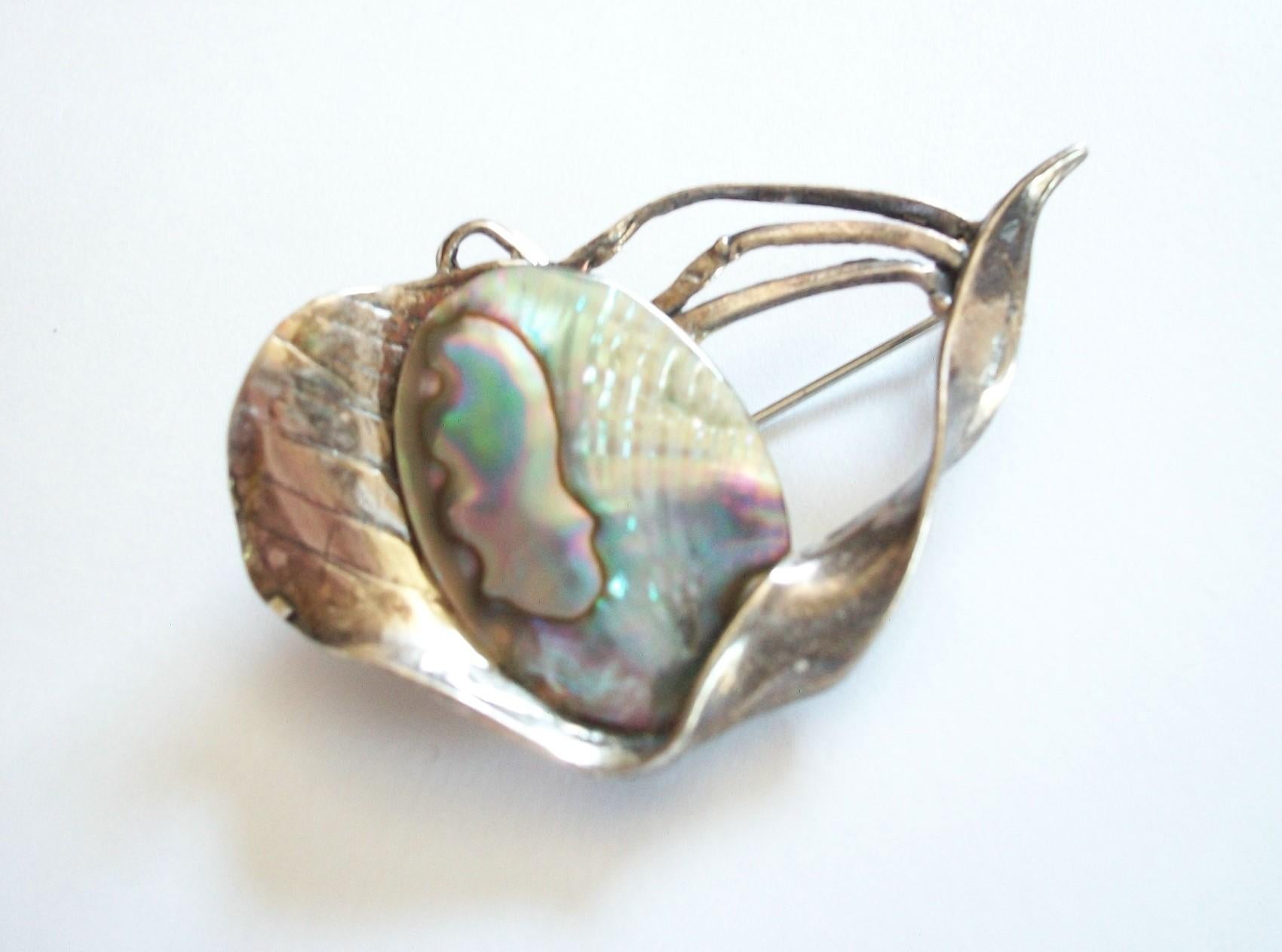 Modernist Artisan Sterling Silver and Abalone Pin/Brooch, Mexico, circa 1970s In Good Condition For Sale In Chatham, CA