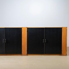Aparador modernista de fresno y laminado negro, diseñado por Roberto Pamio y Renato Toso