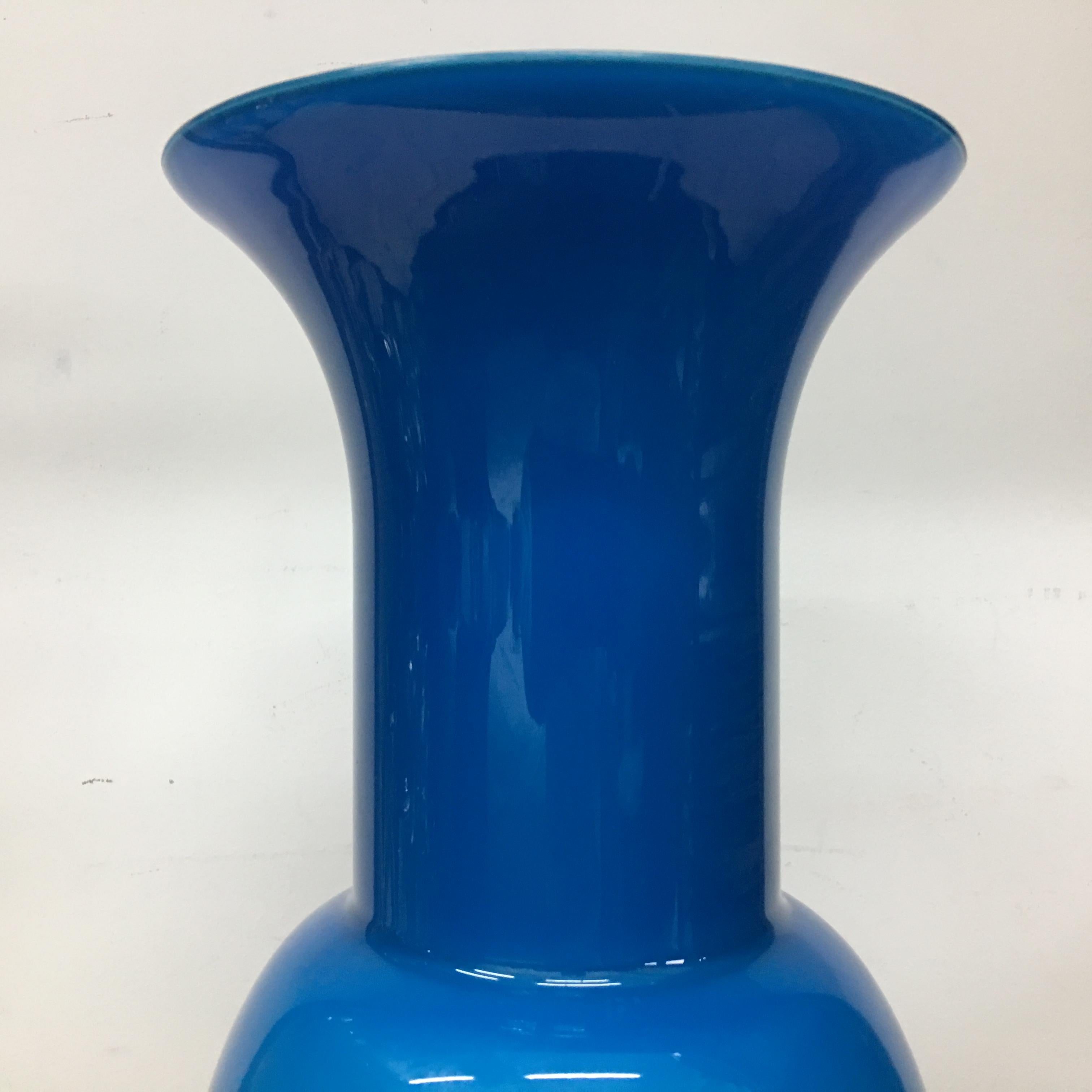 Murano glass vase made in Italy in 2000 by Aureliano Toso in perfect conditions. Signed and dated on the bottom.