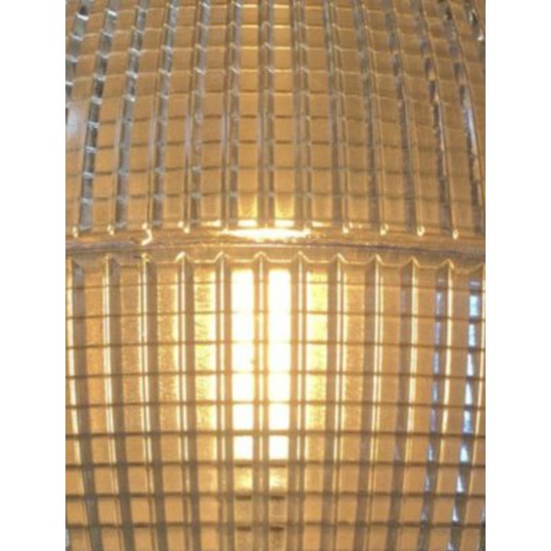 Lampe suspendue Ball and Ball moderniste en verre Holophane, France, années 1970
 
 Vintage Design
 Lumière exceptionnelle dont l'intensité peut être modulée.
 X1 lampe avec fente notée sur la photo, uniquement visuelle, cela ne nuit pas à la