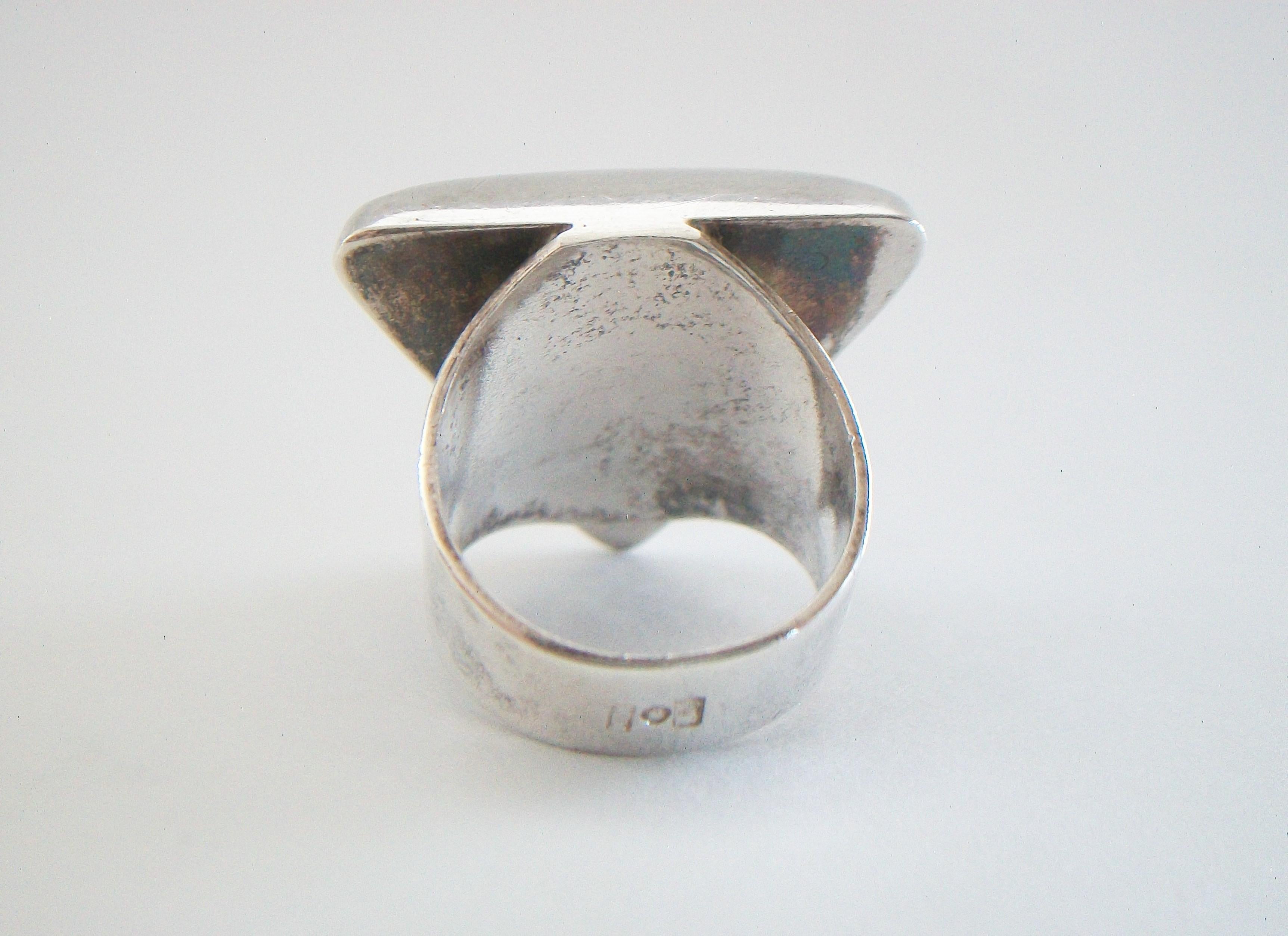 Modernist Baltic Amber & Sterling Silver Ring, Poland, Circa 1990's For Sale 3