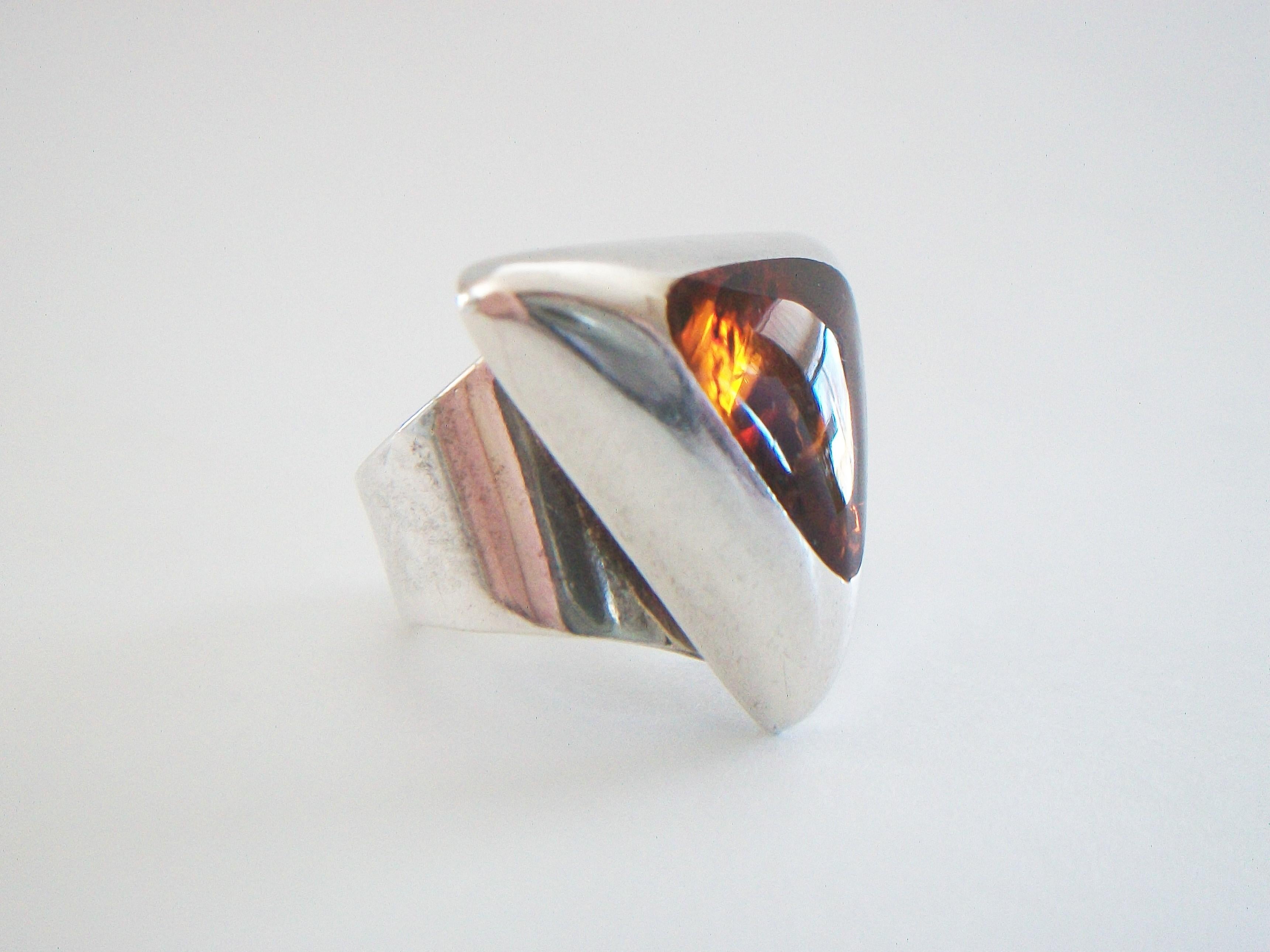 Women's Modernist Baltic Amber & Sterling Silver Ring, Poland, Circa 1990's For Sale