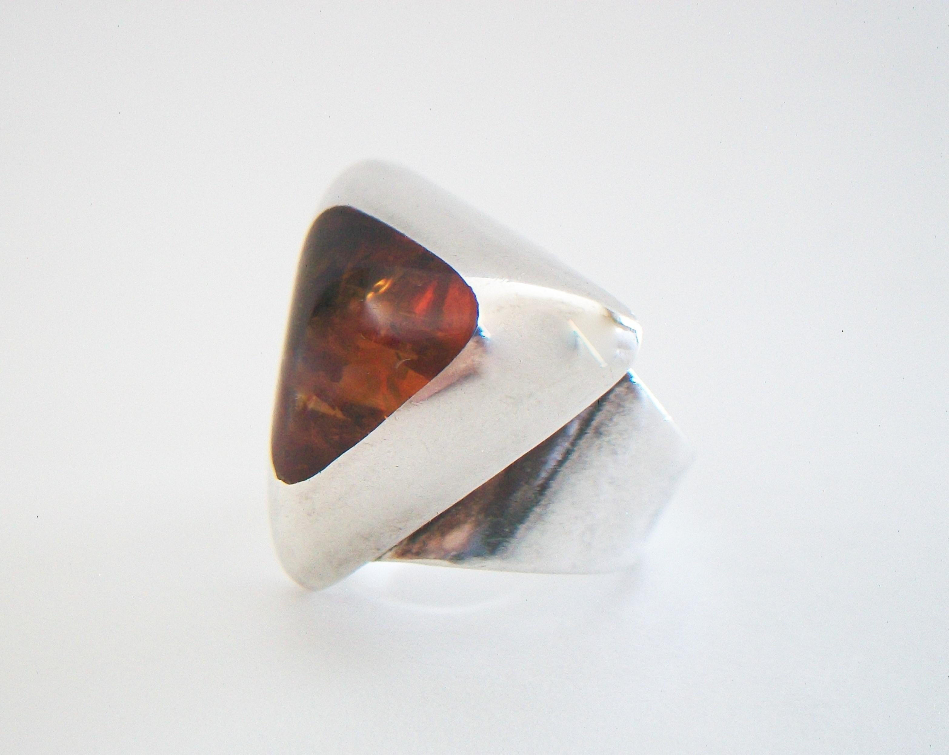 Modernist Baltic Amber & Sterling Silver Ring, Poland, Circa 1990's For Sale 1