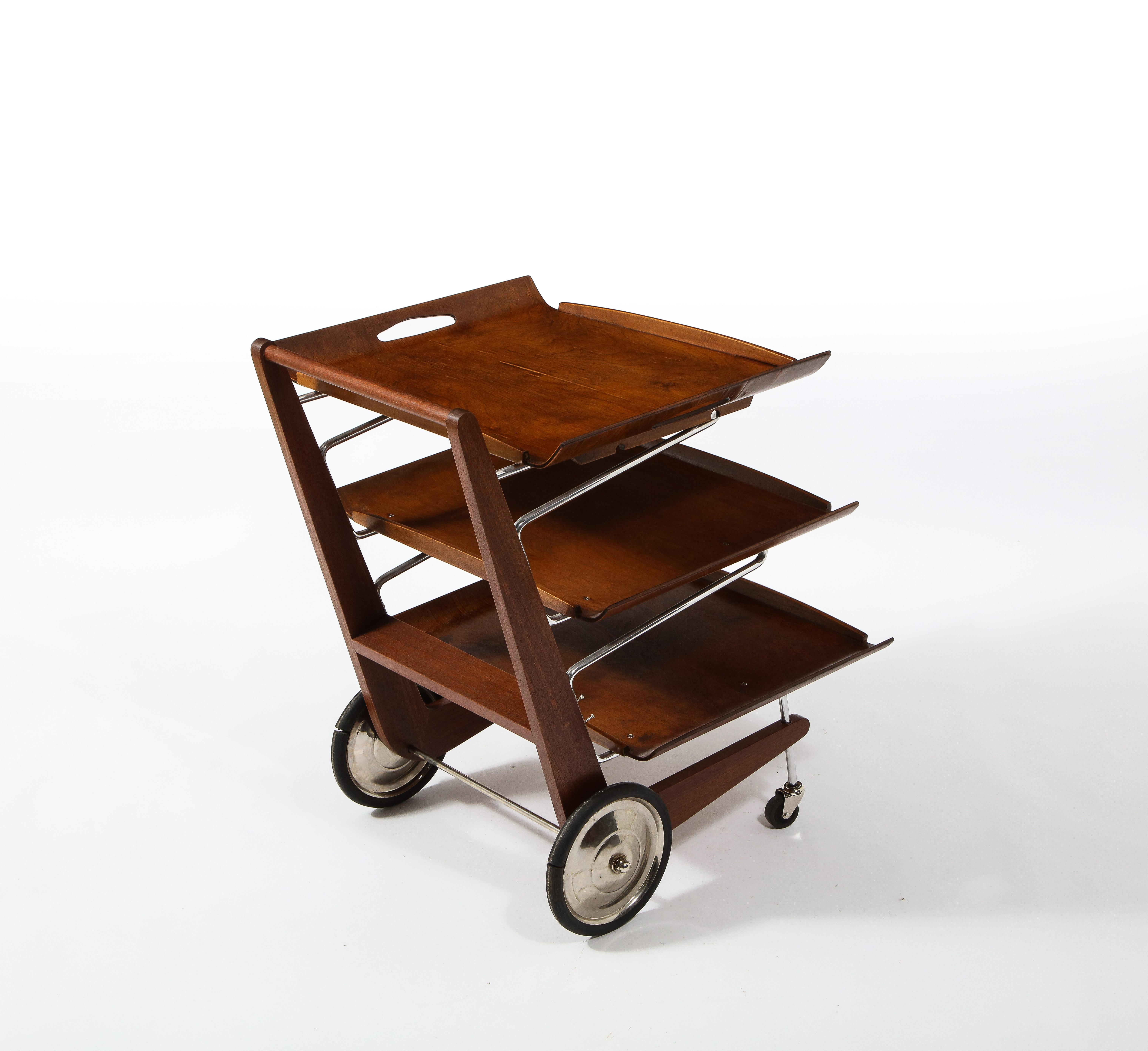 Modernist Tiered Magazine Rack on Wheels or Bar Cart, USA 1950's For Sale 2