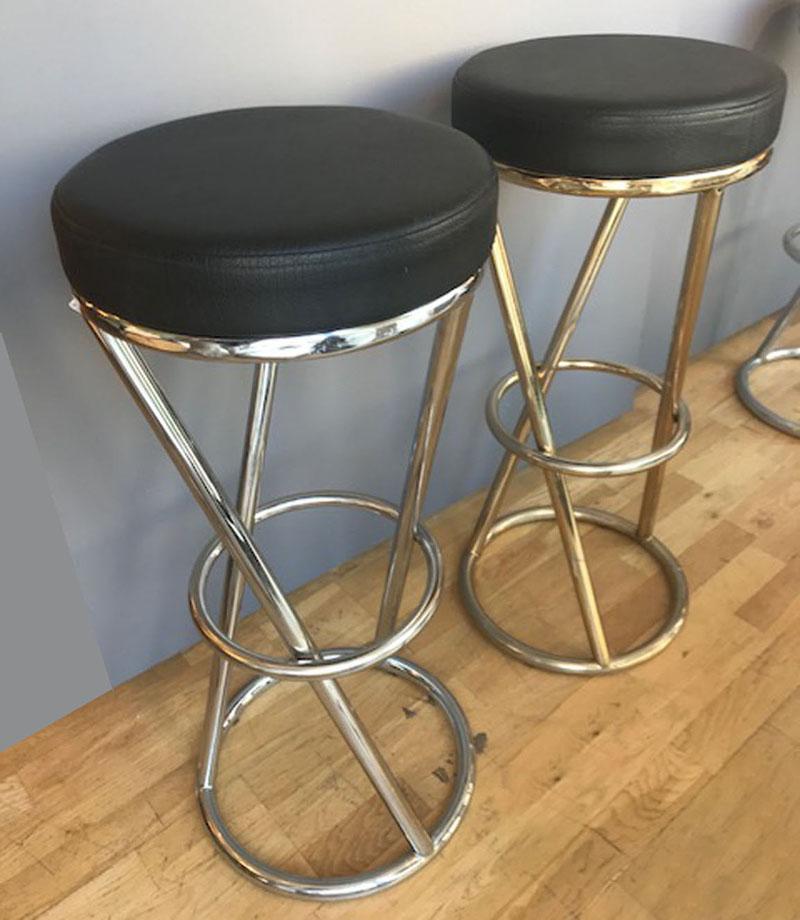 Circular bar stools in tubular brass or chrome. Designed by Pierre Chareau in the 1930s (Art Deco). This is a 1980s re-edition.
There are 6 in total available in 4 in brass finish and 2 in chrome finish. The seats are original upholstered in black