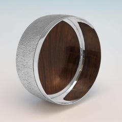 Posavasos modernista de plata de ley efecto corteza, Brian Lesley Fuller, 1991