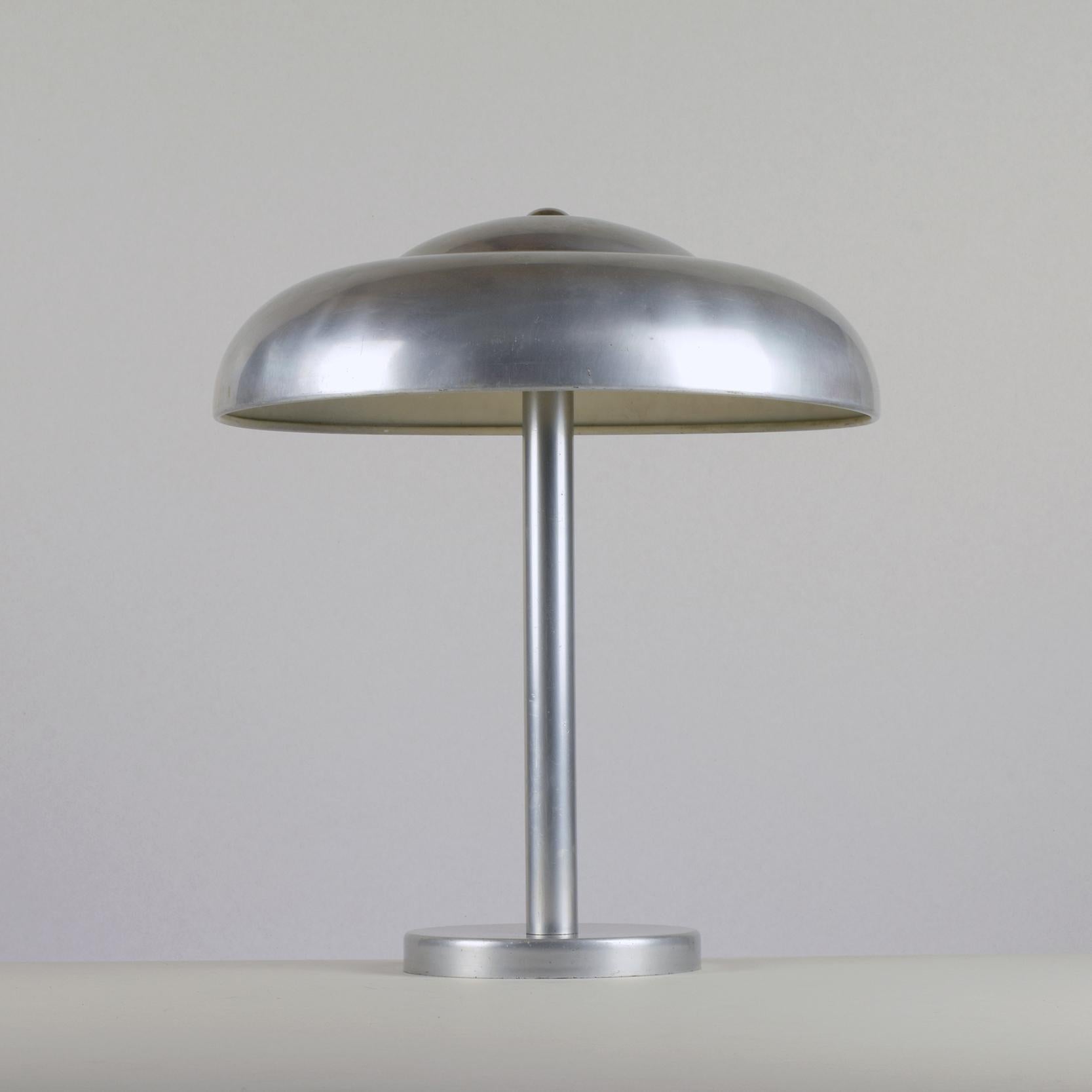 Lámpara de sobremesa de aluminio modernista Bauhaus de los años 30 en estilo Wagenfeld, Dell, Brandt Hilado en venta