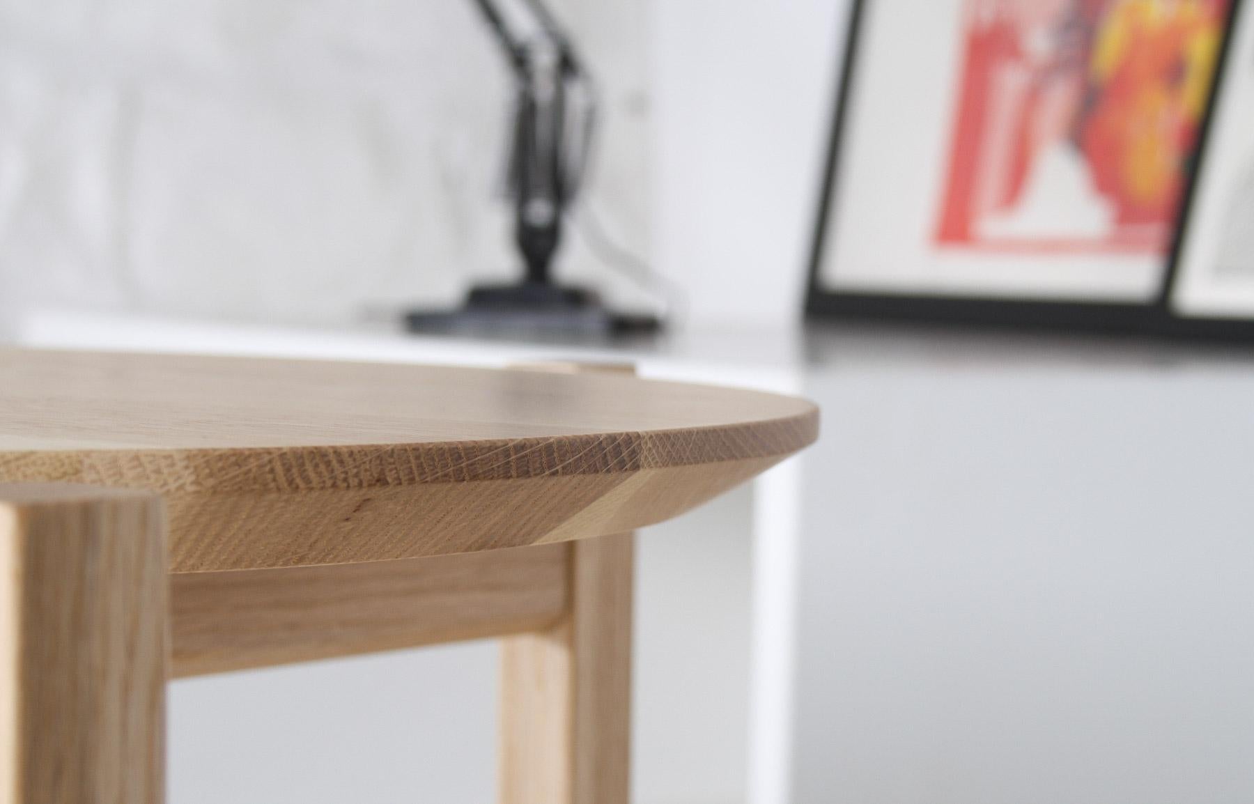 Modernistischer Bauhaus-Beistelltisch aus japanischer Eiche - runde Platte im Angebot 4