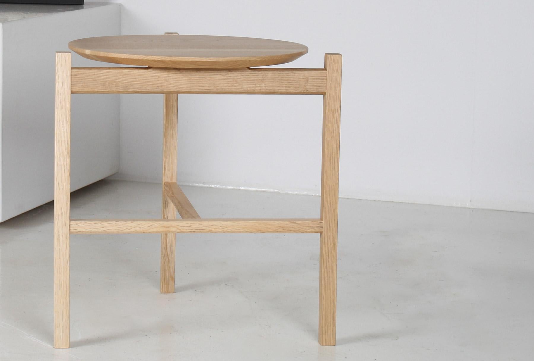 Modernistischer Bauhaus-Beistelltisch aus japanischer Eiche - runde Platte im Zustand „Hervorragend“ im Angebot in Llanbrynmair, GB