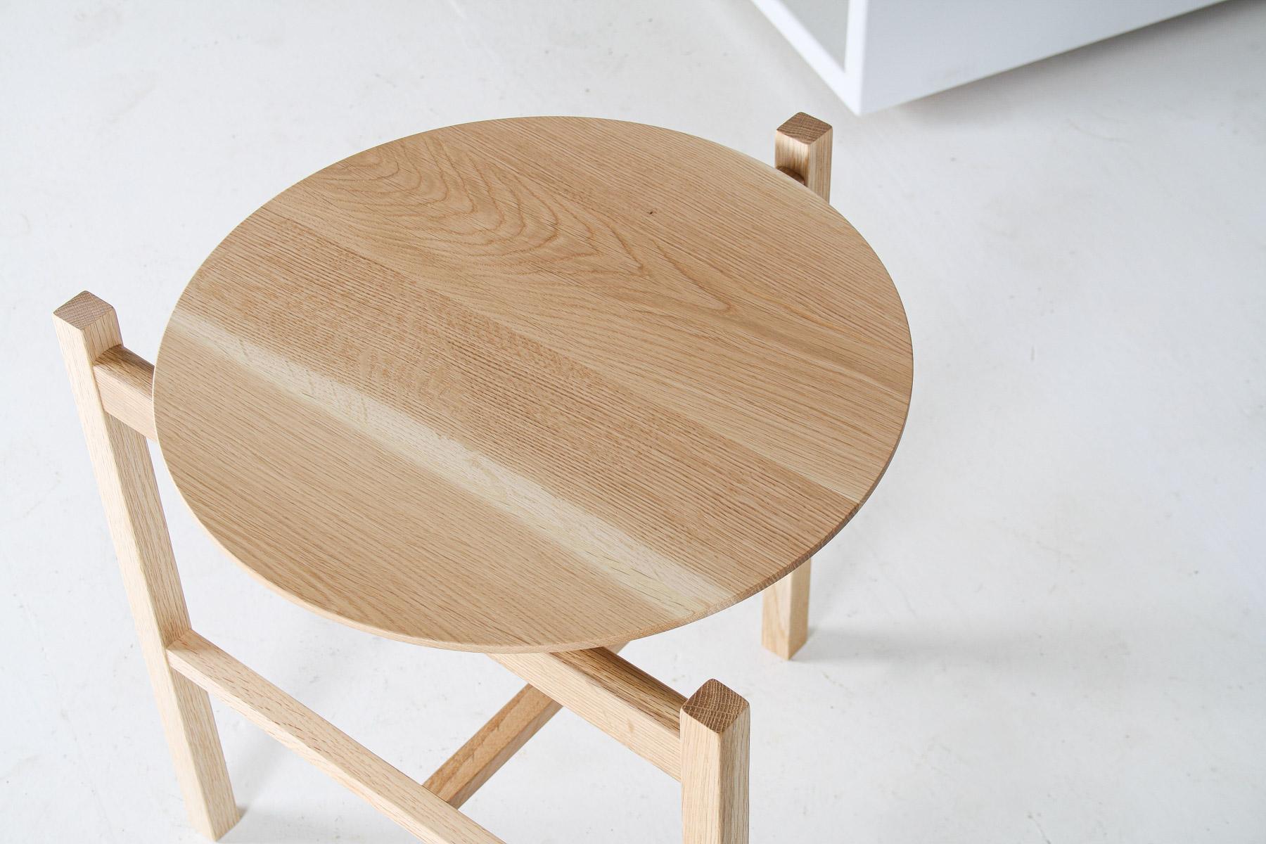 Modernistischer Bauhaus-Beistelltisch aus japanischer Eiche - runde Platte im Angebot 2