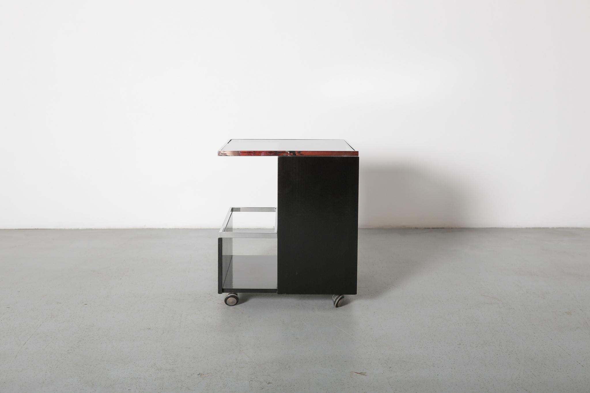 Carrello da bar nero in stile modernista Bauhaus con piano in vetro fumé in vendita 1