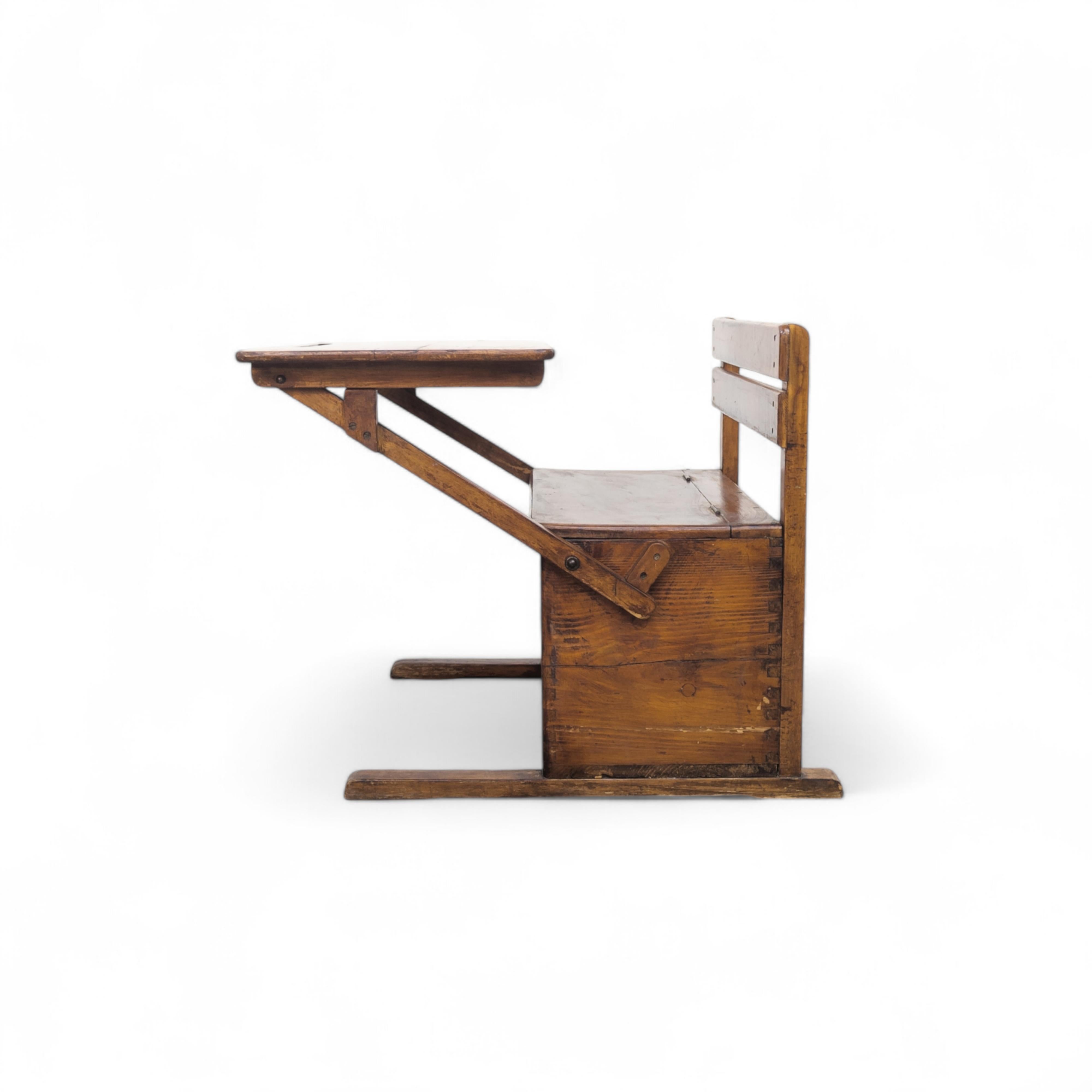 Modernist Bauhaus wooden kids folding school desk, 1920s In Good Condition For Sale In PRAHA 5, CZ