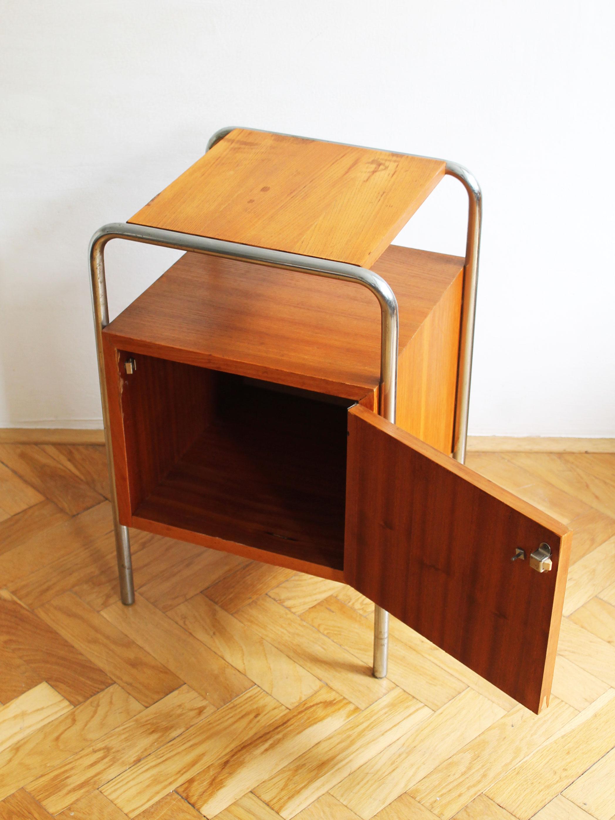 Modernist Bedside table Model N6 by Slezak 4