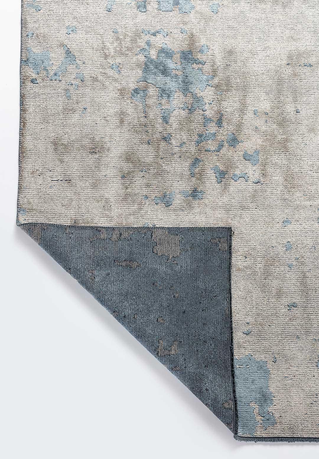 Modernistischer, luxuriöser, weicher Semi-Plüsch-Teppich mit abstraktem verblasstem Muster in Beige, Grau und Hellblau im Zustand „Neu“ im Angebot in New York, NY