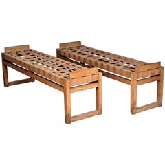 Bancs modernistes, datant d'environ 1940