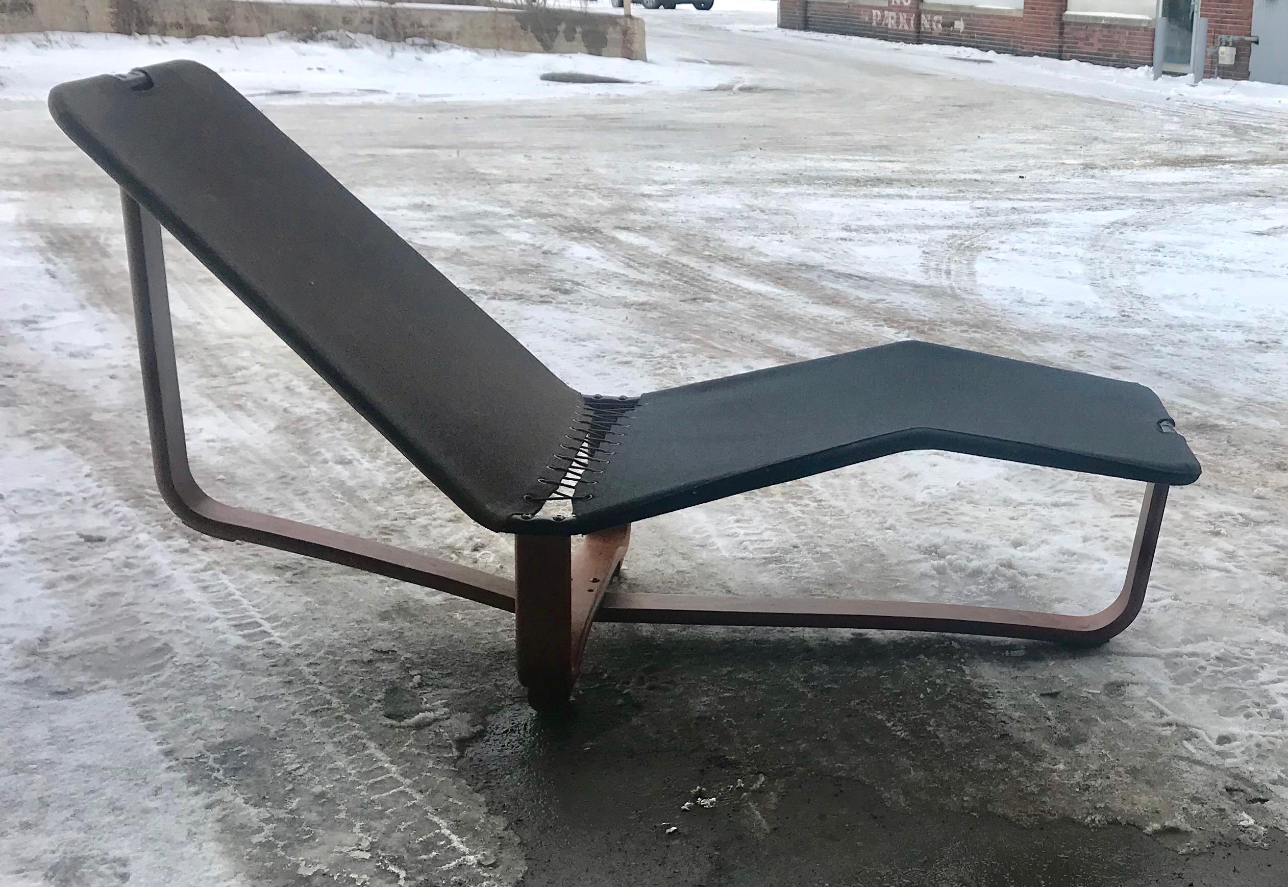 Modernist Bentwood Chaise Lounge by Ingmar & Knut Relling In Good Condition For Sale In Buffalo, NY