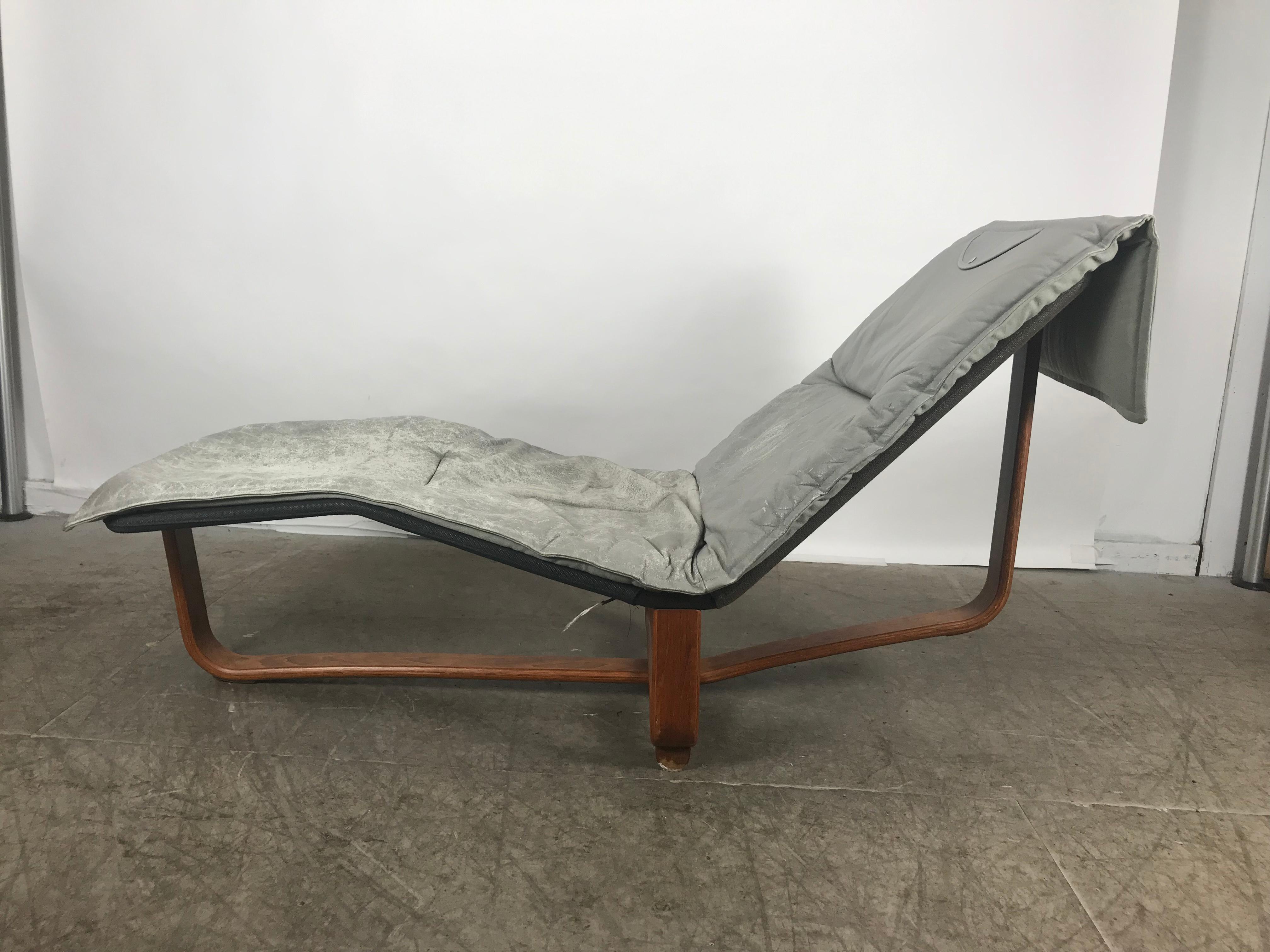 20th Century Modernist Bentwood Chaise Lounge by Ingmar & Knut Relling For Sale