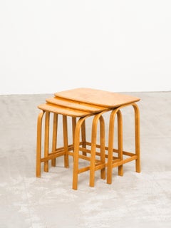 Tables gigognes modernistes d'Axel Larsson, Suède, années 1940
