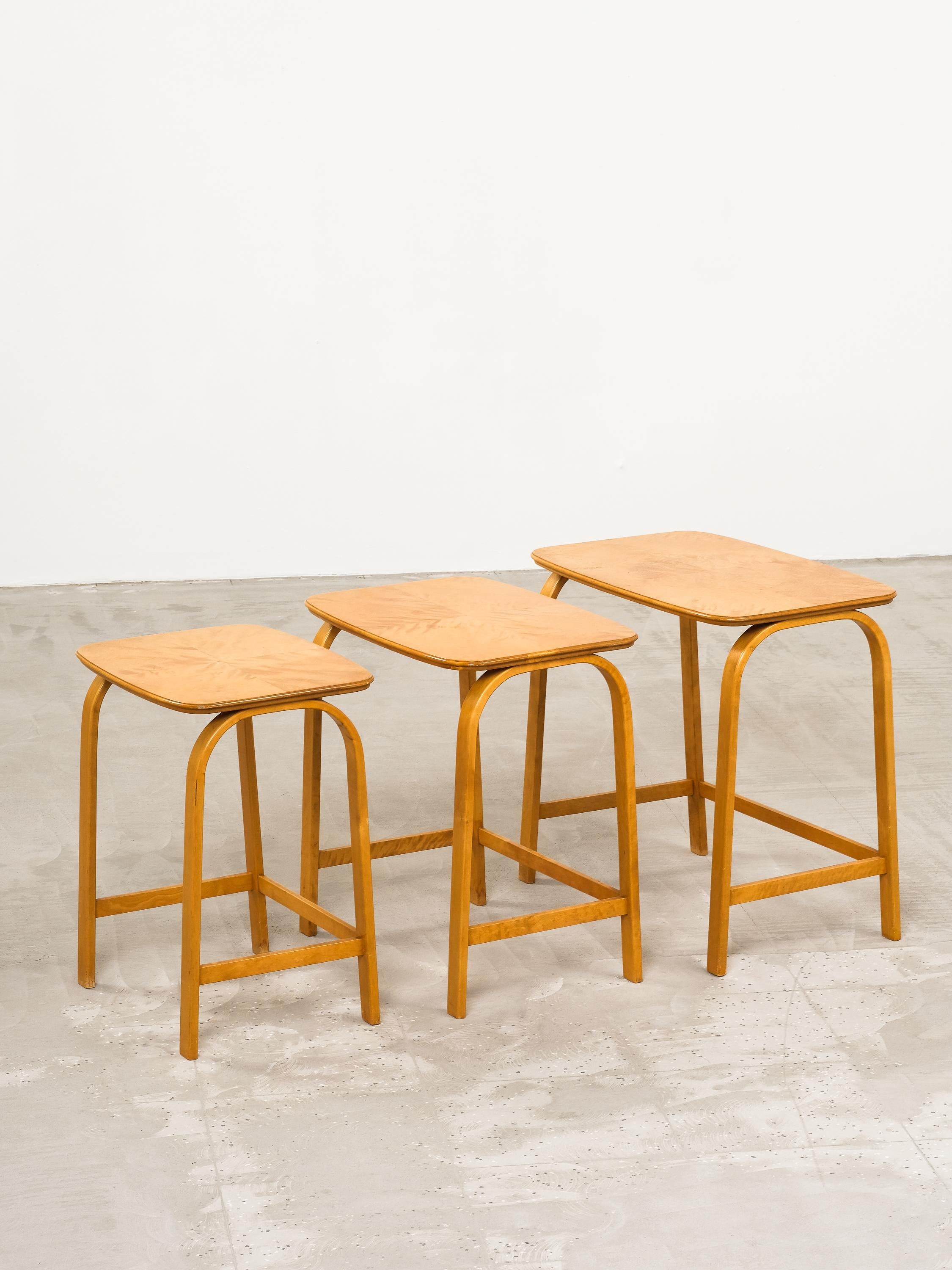 Modernistische Beistelltische aus Birke von Axel Larsson, Schweden, 1940er Jahre (Schwedisch) im Angebot