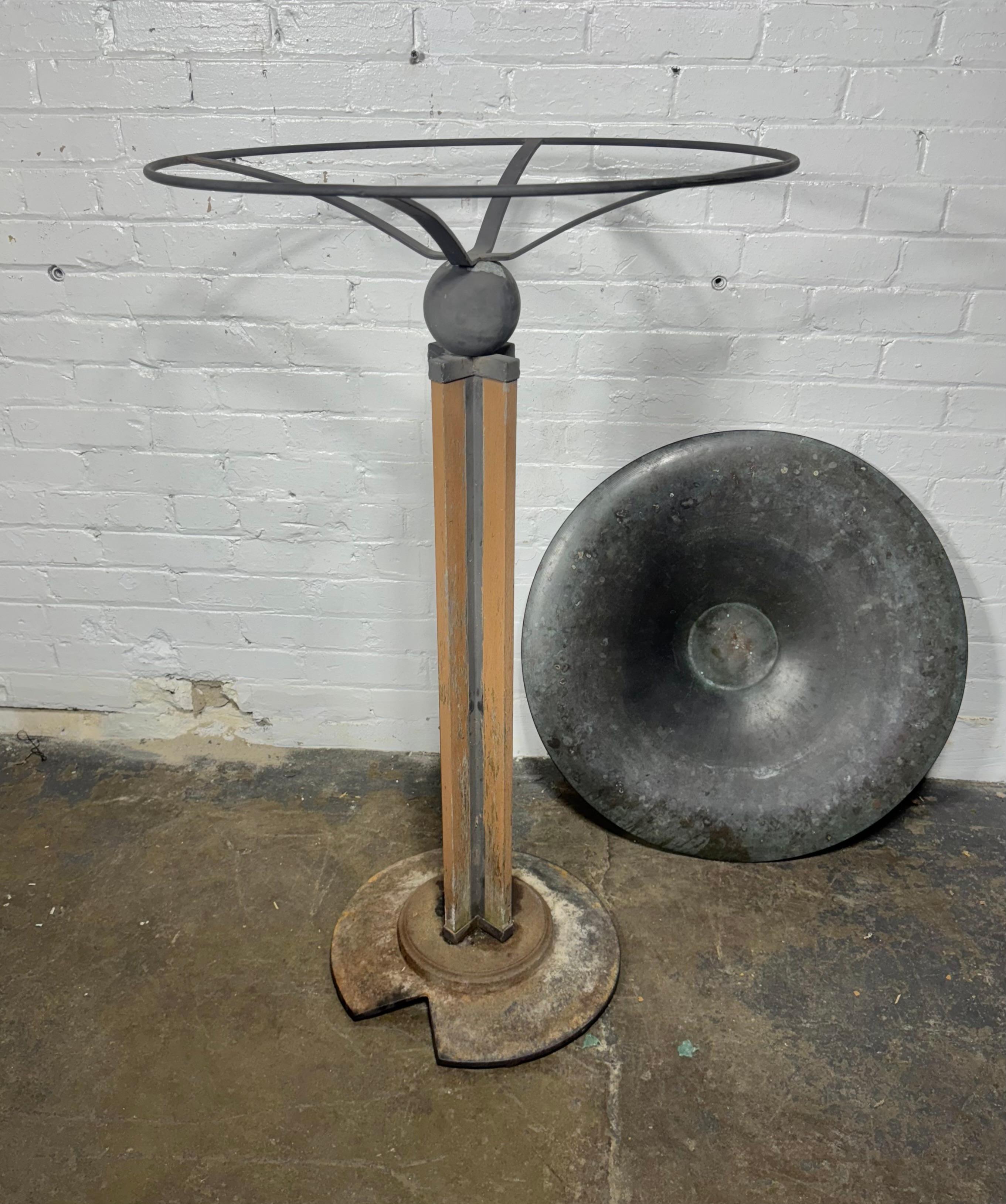 Modernist Bird Bath BY Tom Torrens Ca. 1980-1990's (Postmoderne) im Angebot