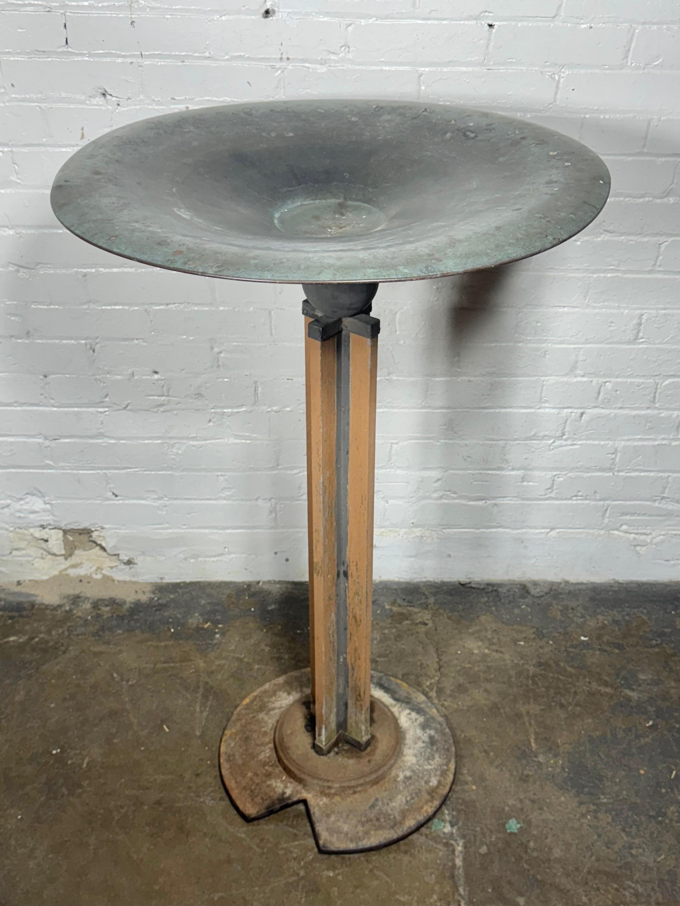 Modernist Bird Bath BY Tom Torrens Ca. 1980-1990's (Handgefertigt) im Angebot